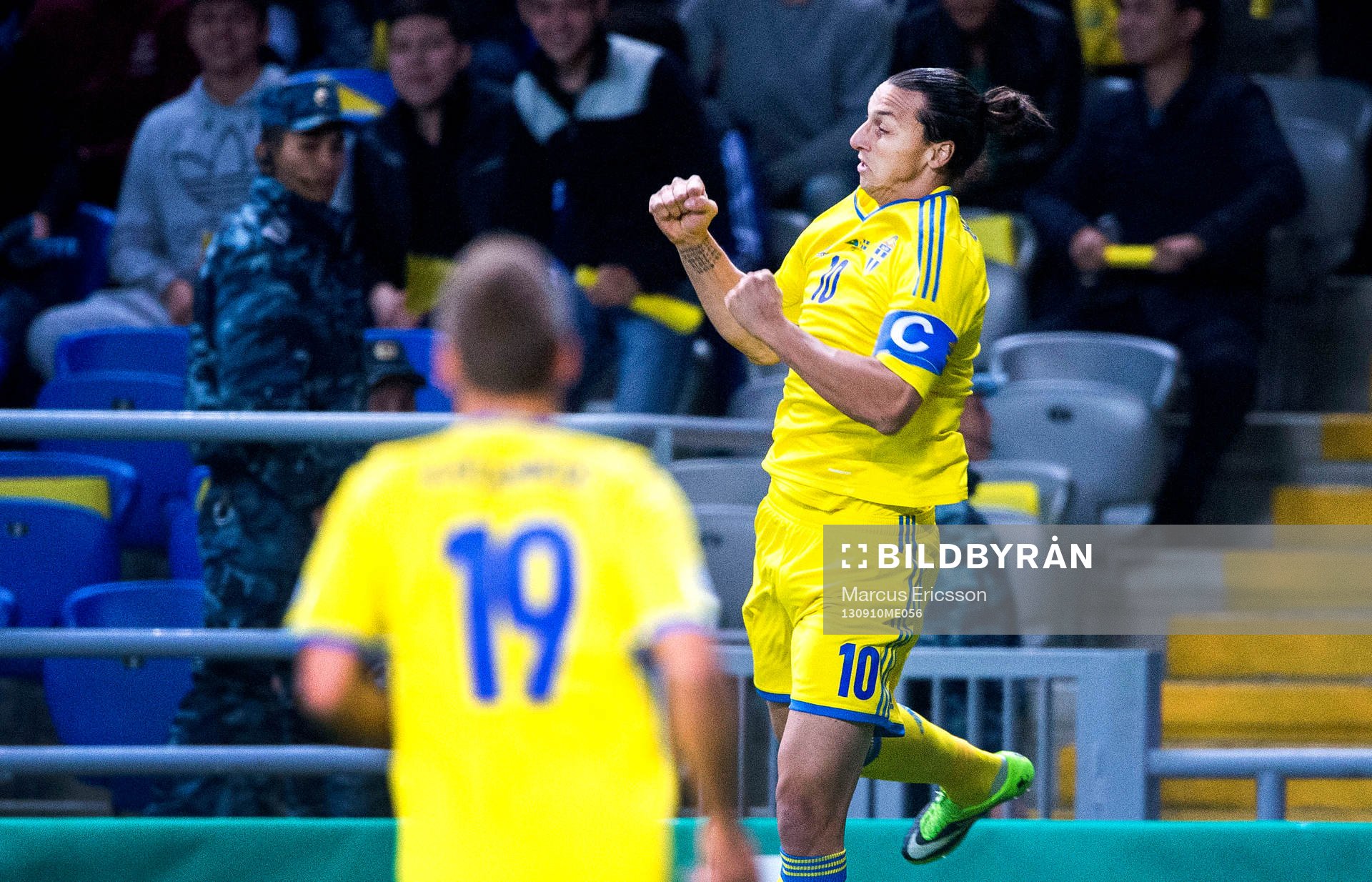 Sveriges Zlatan Ibrahimovic jublar