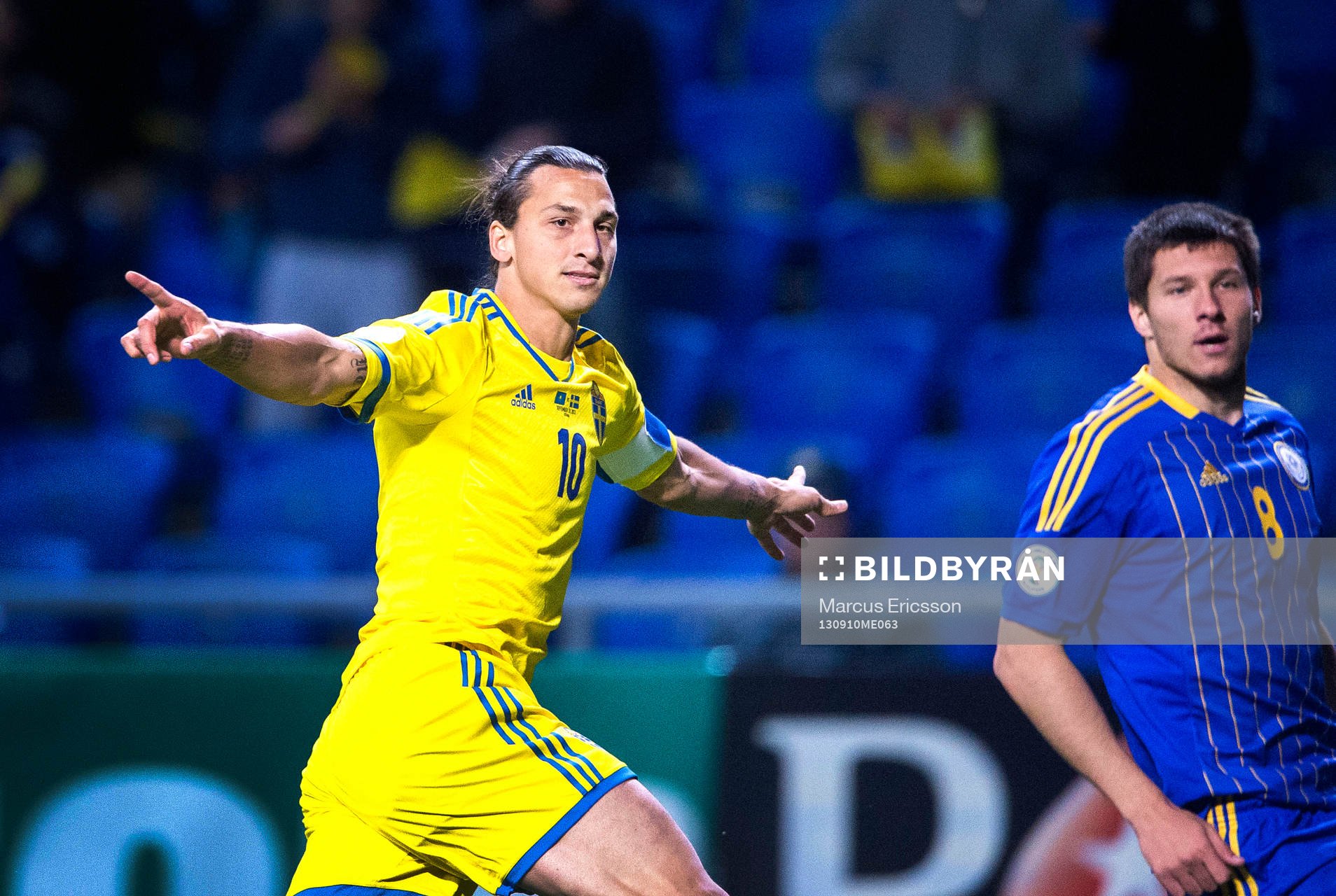Sveriges Zlatan Ibrahimovic jublar
