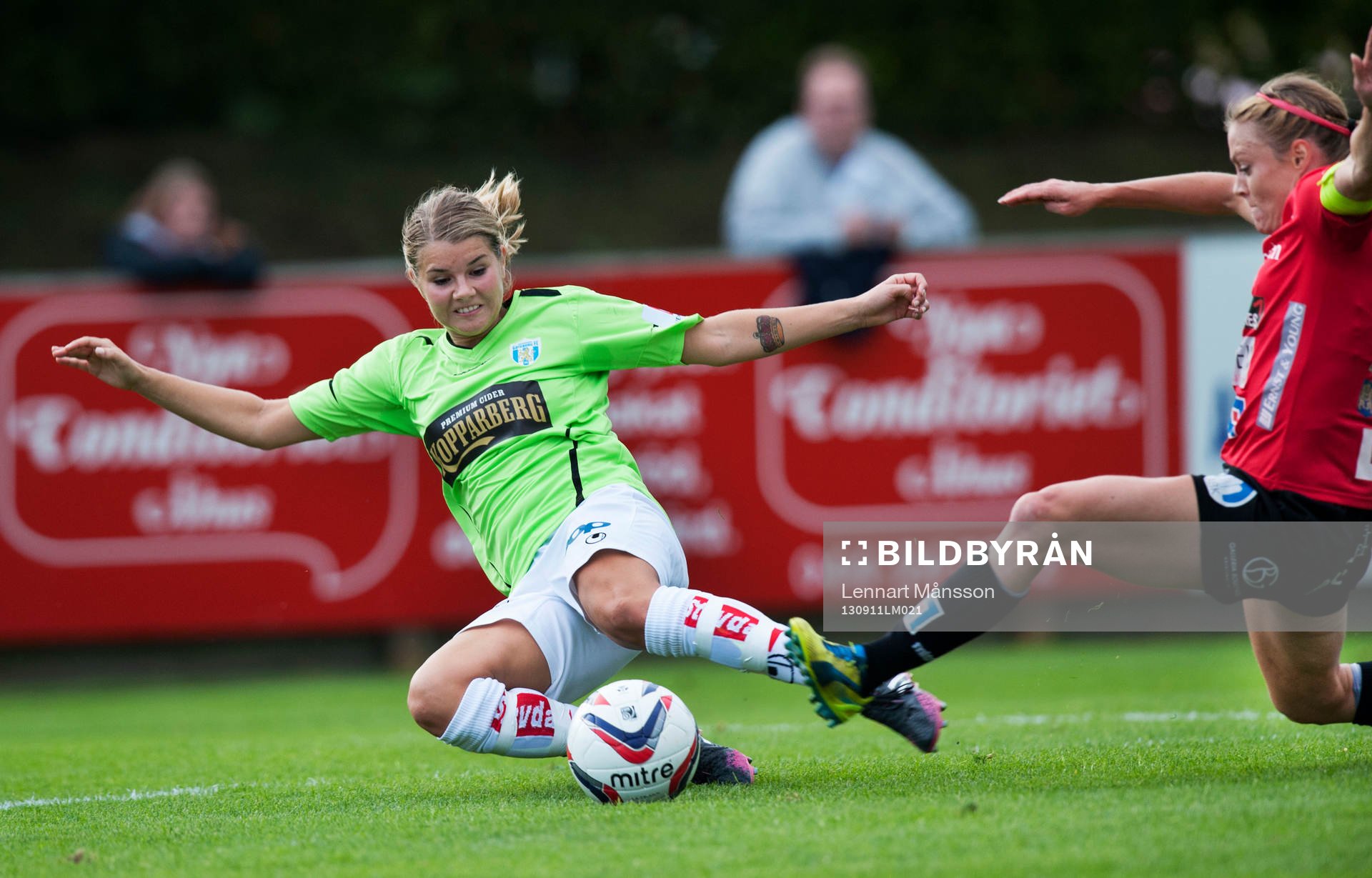 Andrine Hegerberg, Göteborg, glidtacklas av Sif