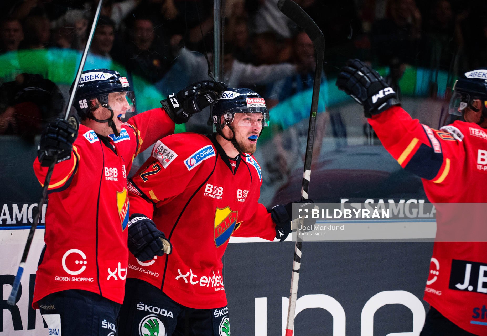 Djurgårdens Mikael Ahlén (mitten) jublar