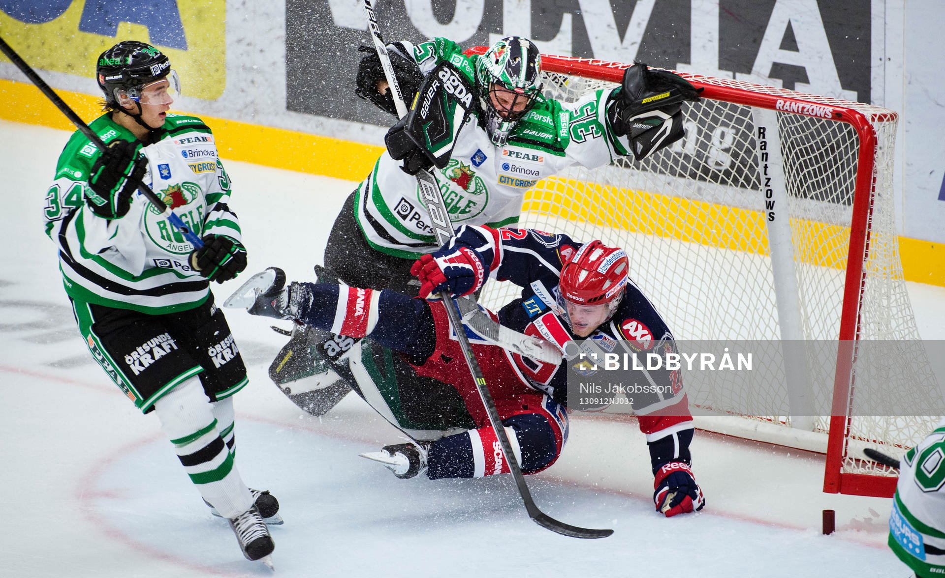 Södertäljes Jesper Thörnberg dundrar in i Rögles