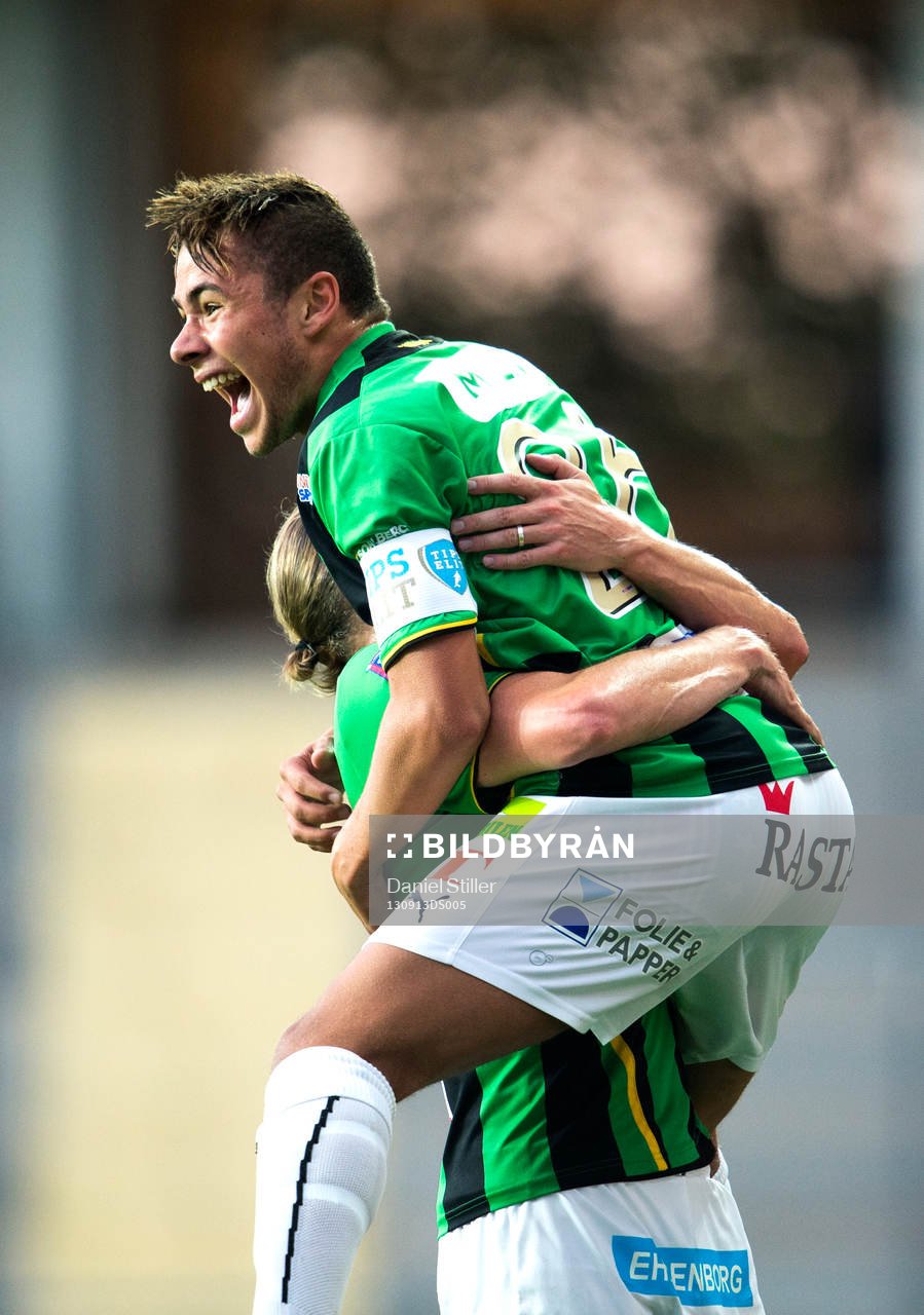 Gais Malkolm Moenza jublar efter att ha gjort 1-0 under fotbollsmatchen mellan Gais och Värnamo i Superettan 13 augusti 2013 i Göteborg .