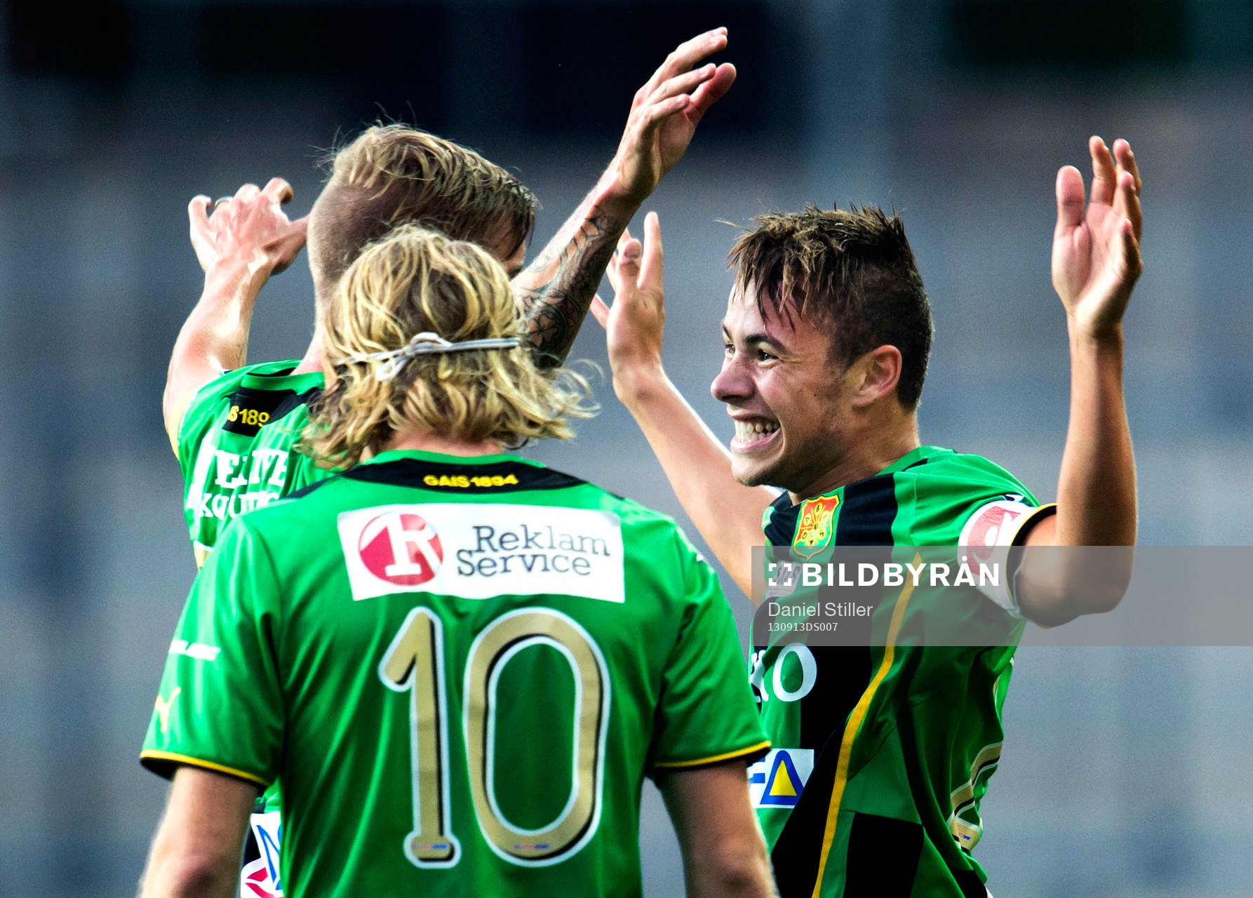 Gais Malkolm Moenza jublar efter att ha gjort 1-0 under fotbollsmatchen mellan Gais och Värnamo i Superettan 13 augusti 2013 i Göteborg .