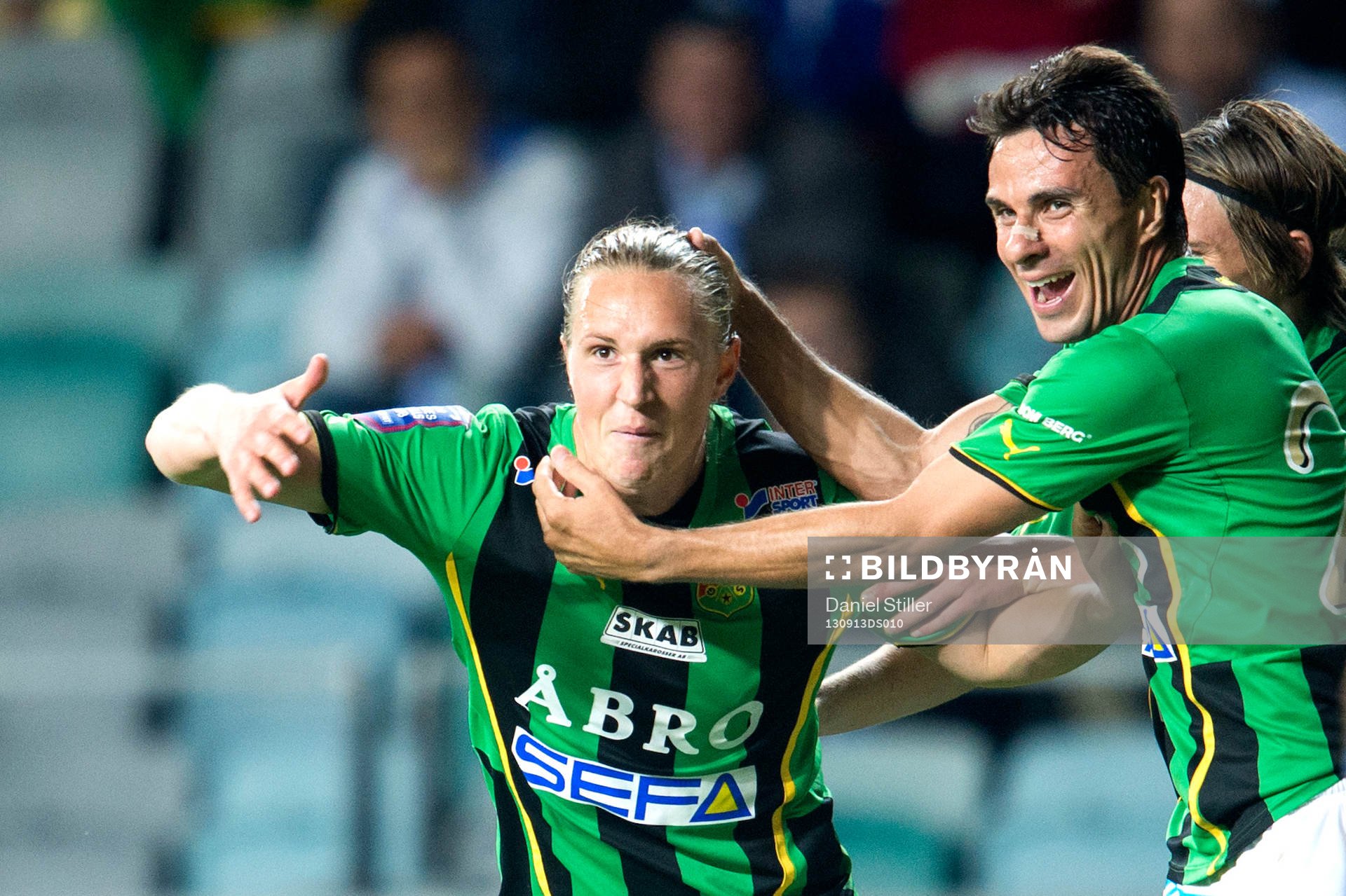 Gais Marcus Översjö gör 2-0 och Daniel Mendes gratulerar