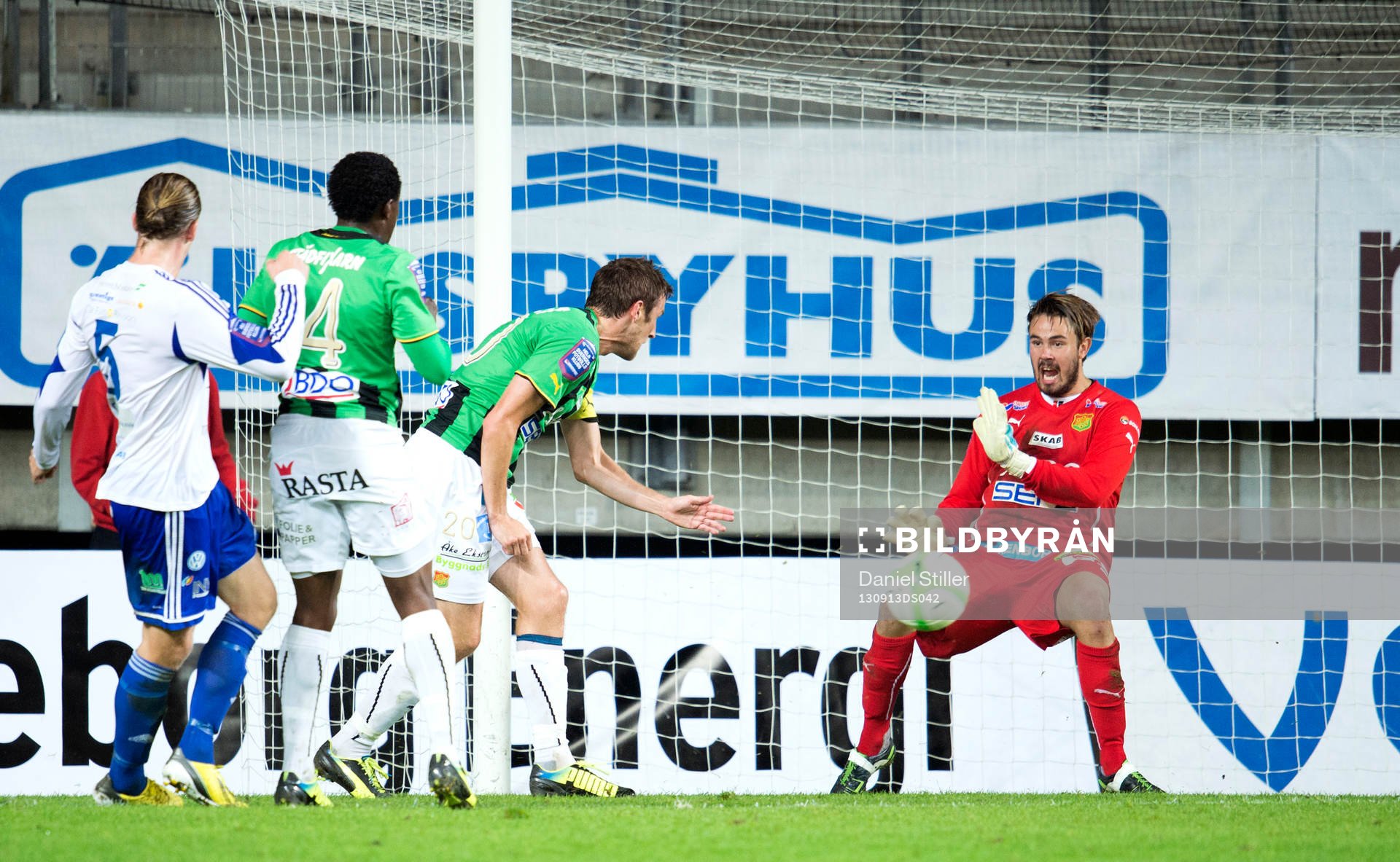 Gais målvakt Tommi Vaiho räddar ett skott