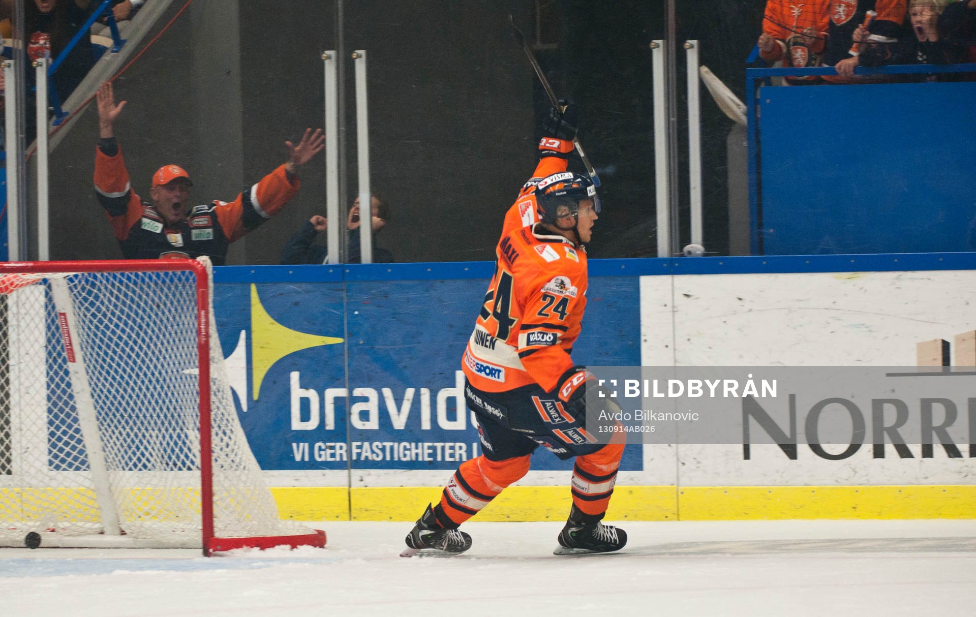 s Jani Lajunen gör 1:1 ishockeymatchen i SHL mellan