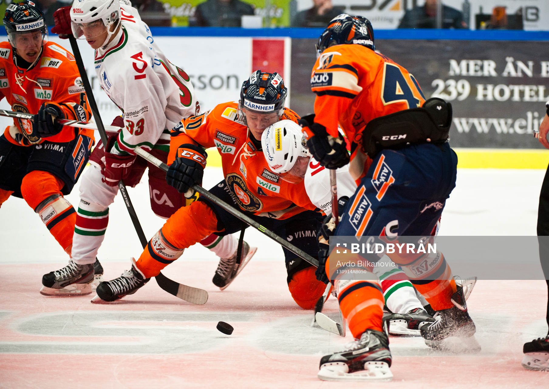 s Dennis Rasmussen trycker undan Modo:s C. Bengtsson
