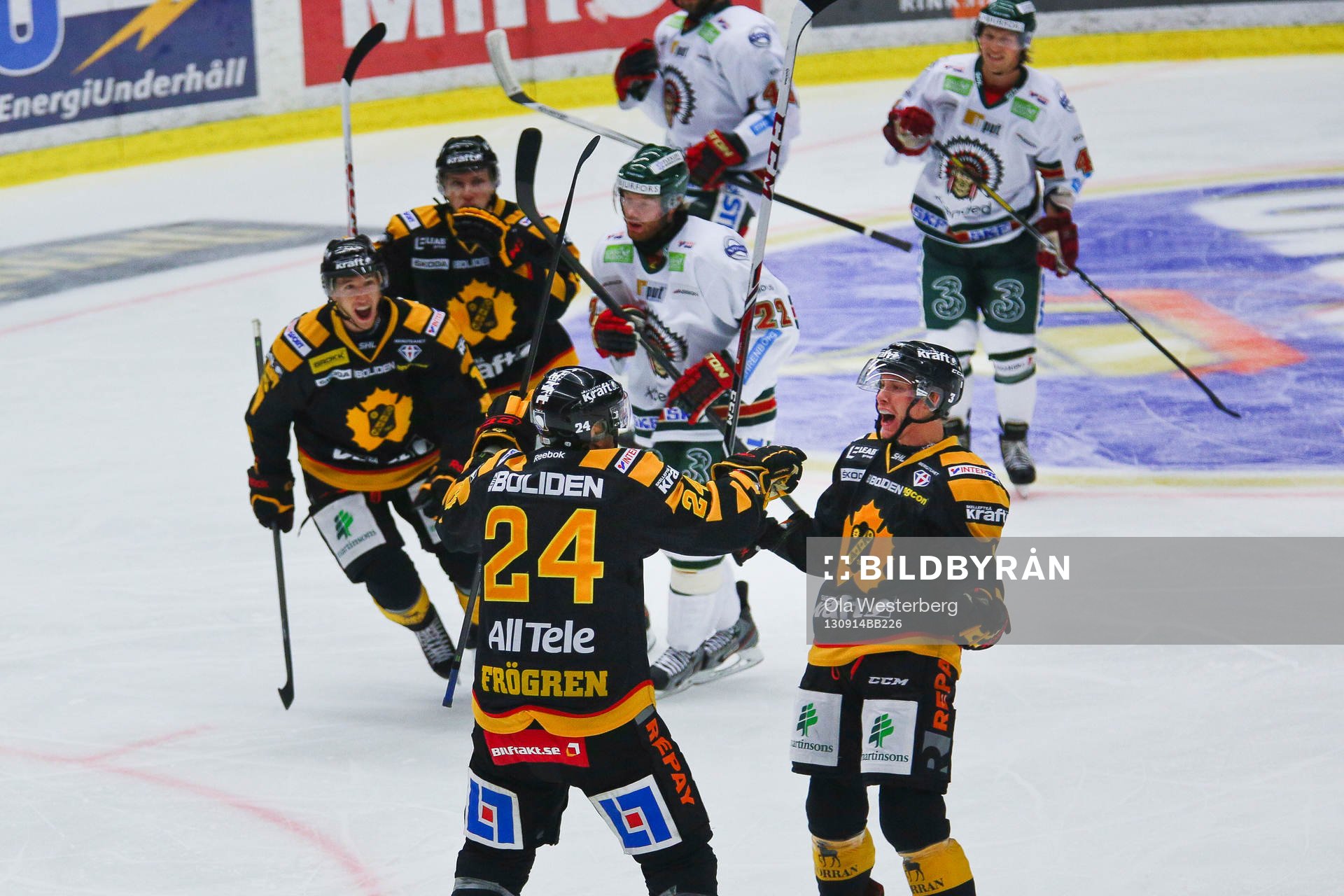 Skellefteås Jonas Frögren och Niclas Burström jublar