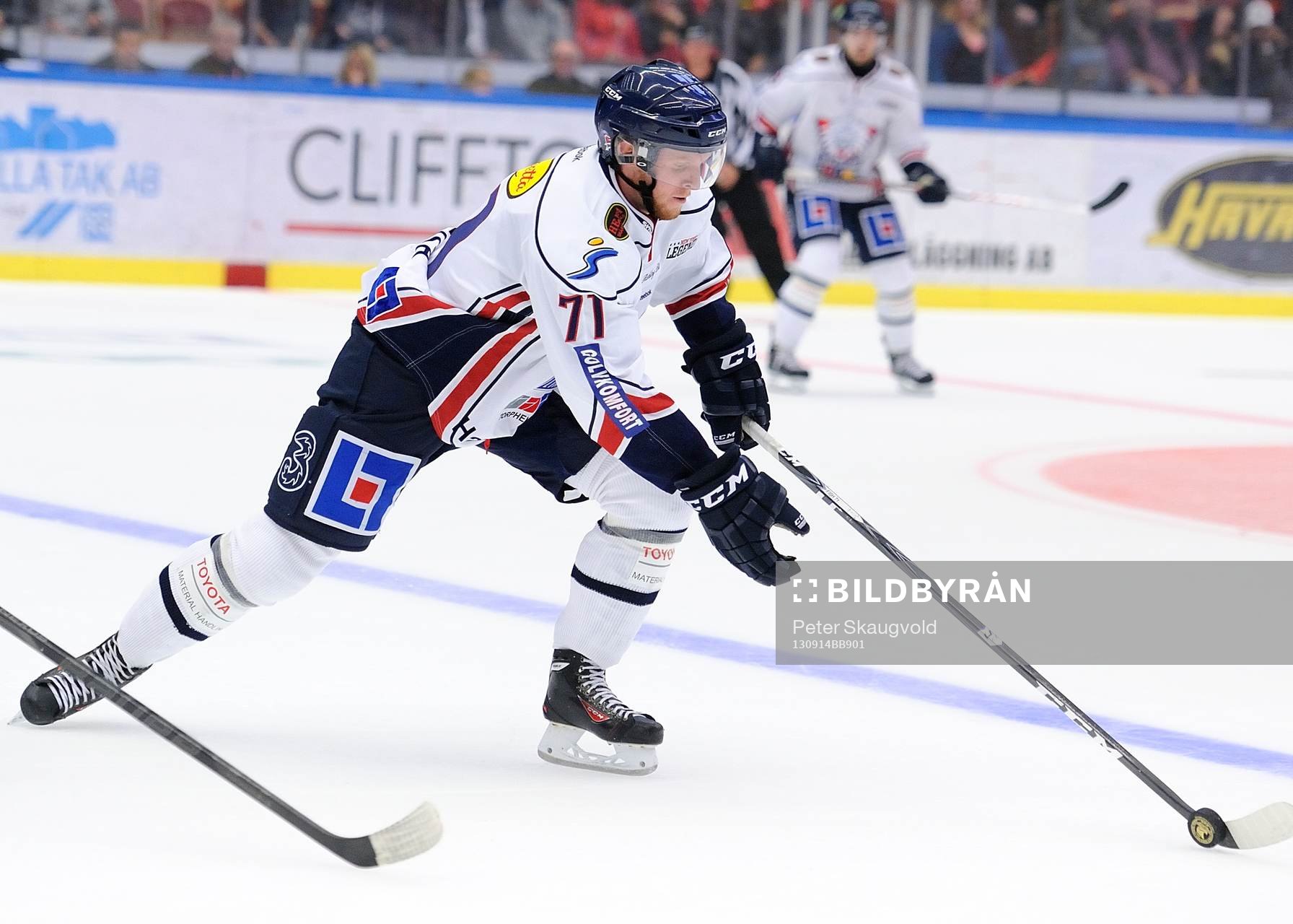 Linköpings Christopher Fish med pucken