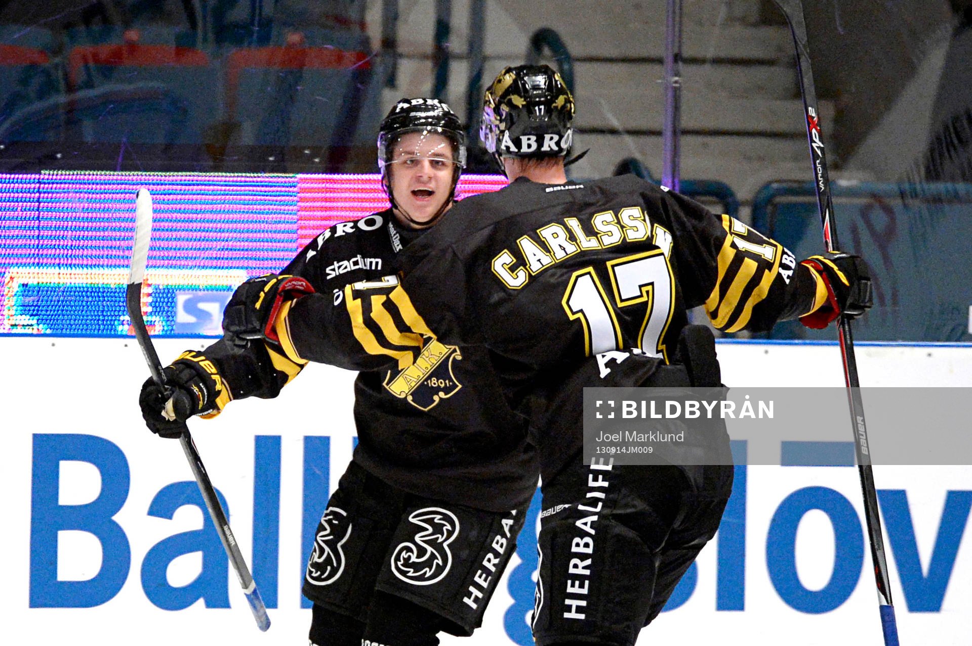 s Mattias Janmark-Nylén och Fredrik Carlsson  jublar