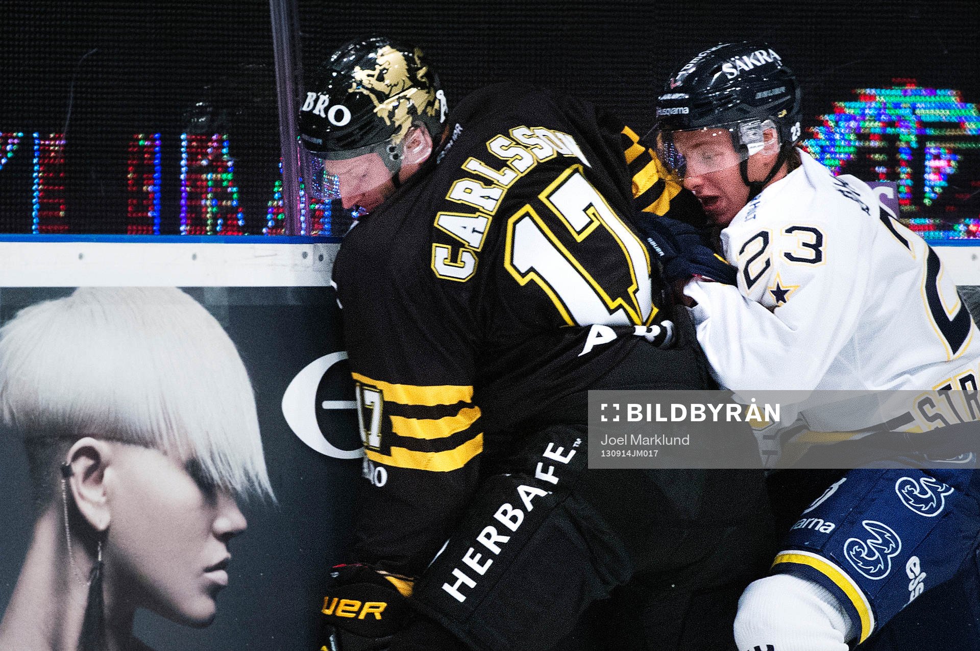 s Fredrik Carlsson och HV71:s Sebastian Strandberg