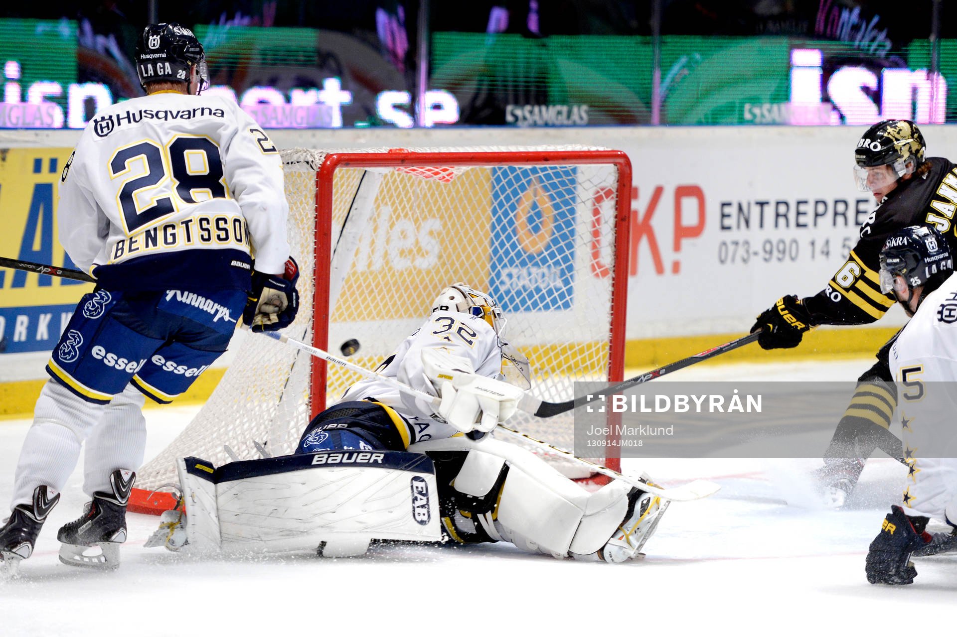 s Mattias Janmark-Nylén gör 4-2 bakom HV71:s målvakt