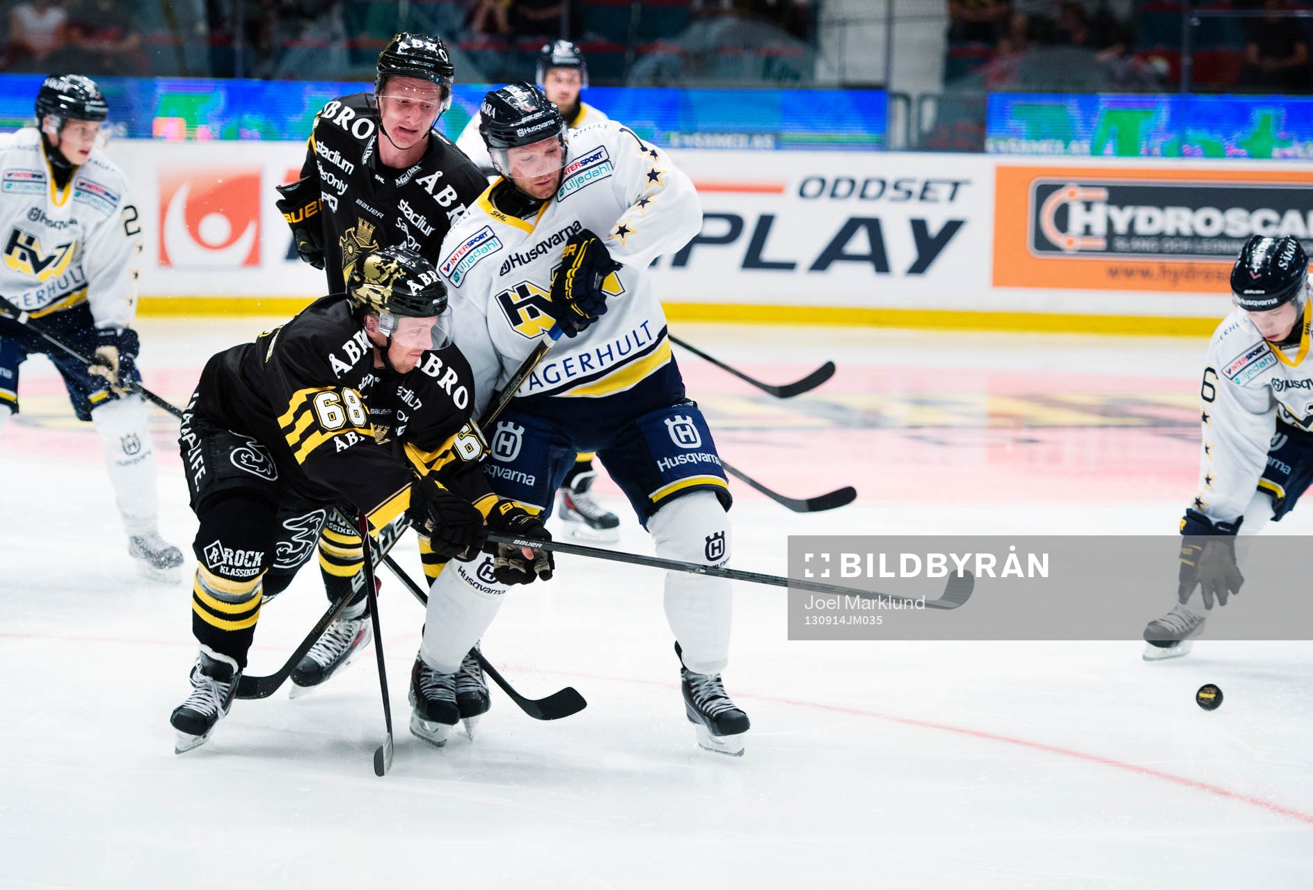 s Victor Ahlström sträcker sig