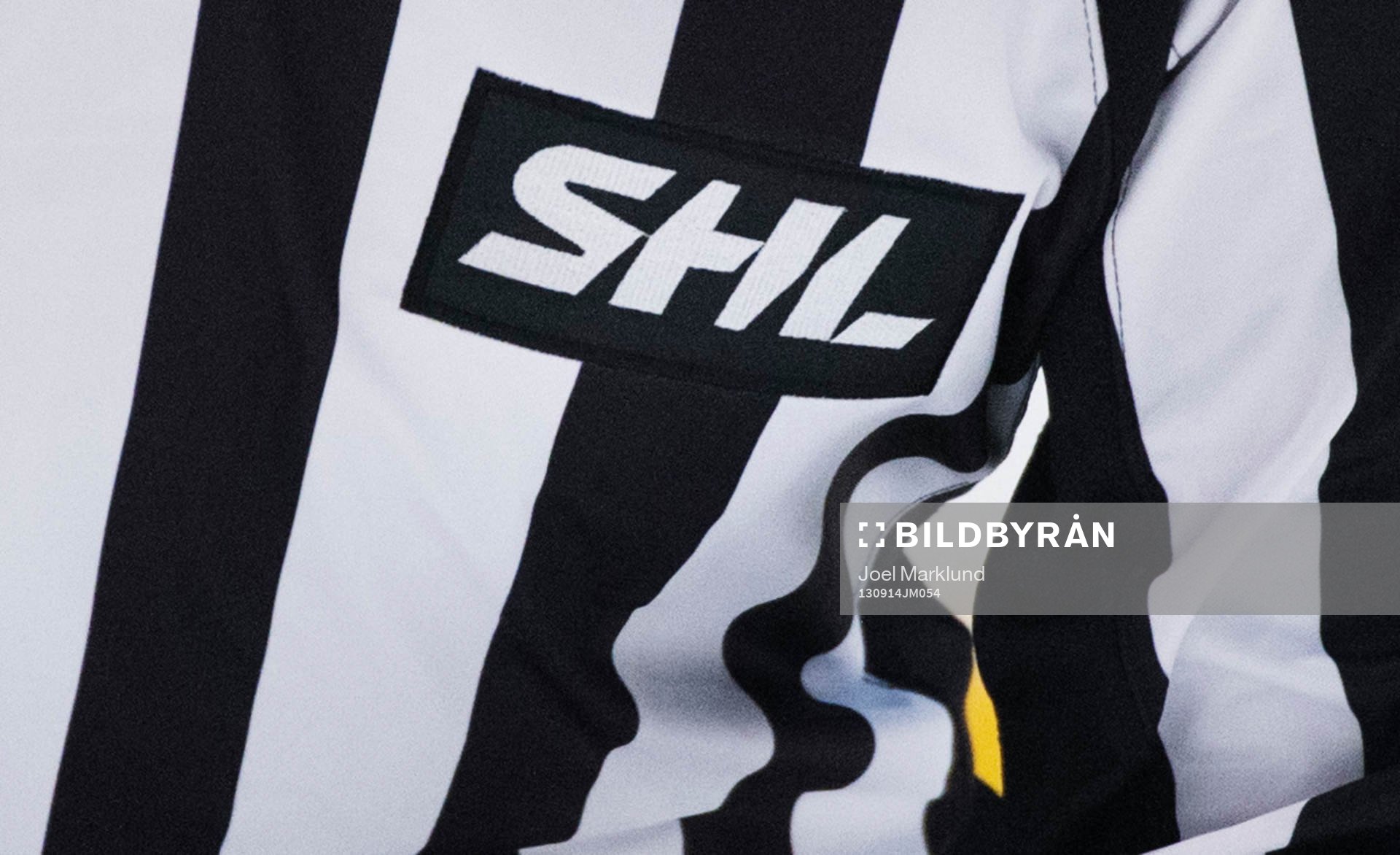 Logotypen för SHL ses på en domares tröja