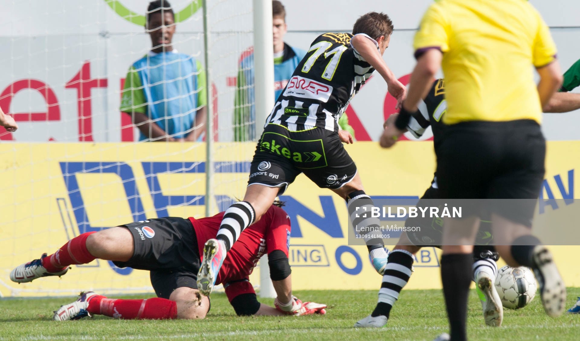 1-0 Fredrik Olsson, Landskrona, utan chans för Johannes