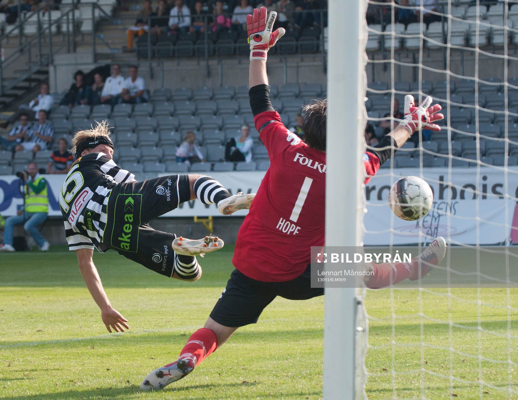 4-1, Fredrik Karlsson, landskrona stöter bollen förbi