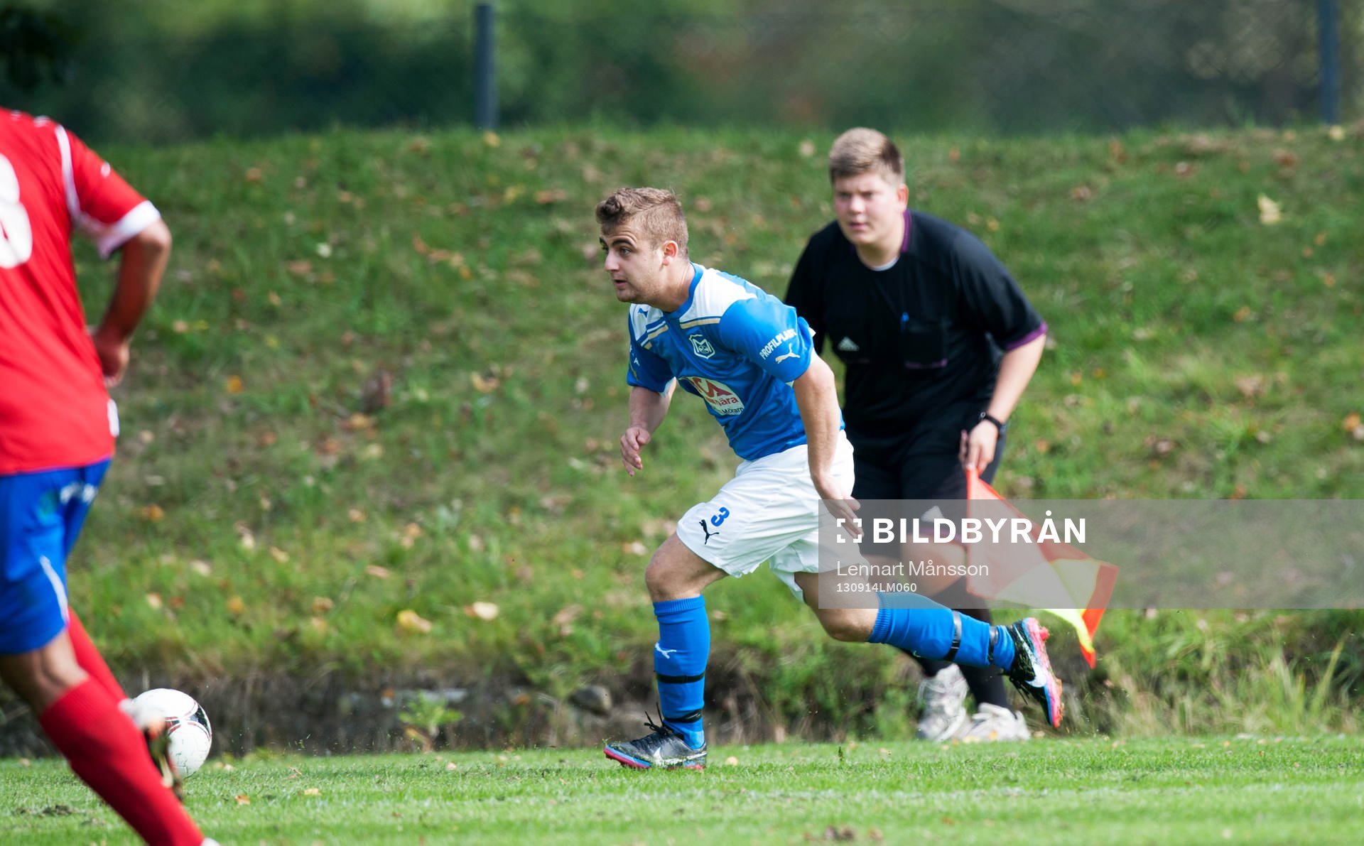 Småklubbsfotboll, idyllisk idrottsplats, naturlig
