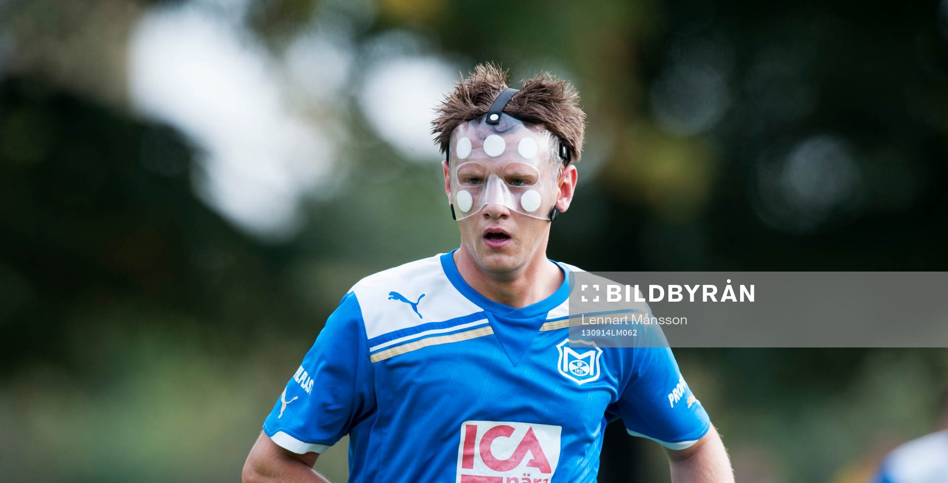 Småklubbsfotboll, idyllisk idrottsplats, Ansiktsmask