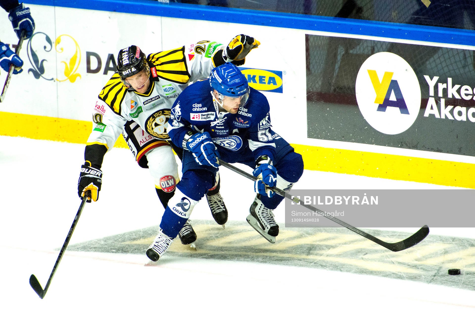 Brynäs Alexander Larsson och Leksands Kevin Kapstad i en