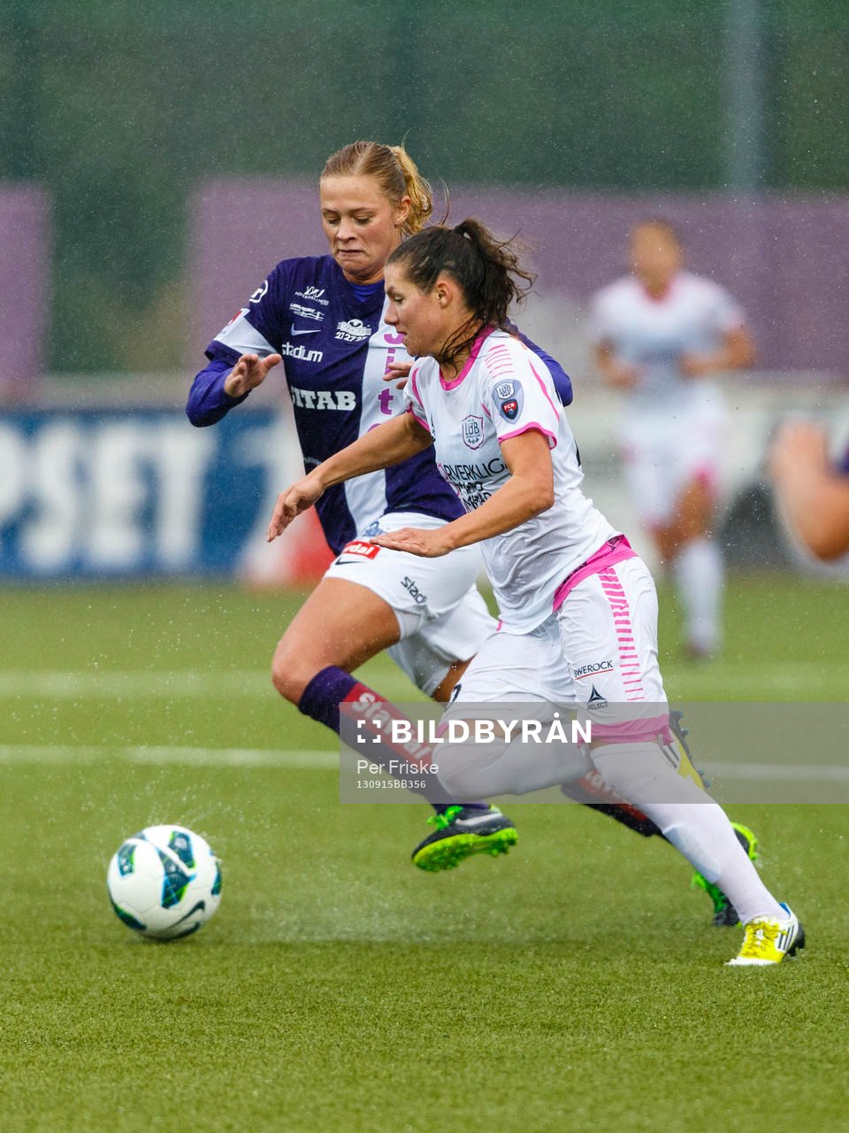 Jitex Fridolina Rolfö och LdB Malmös Ramona Bachmann i