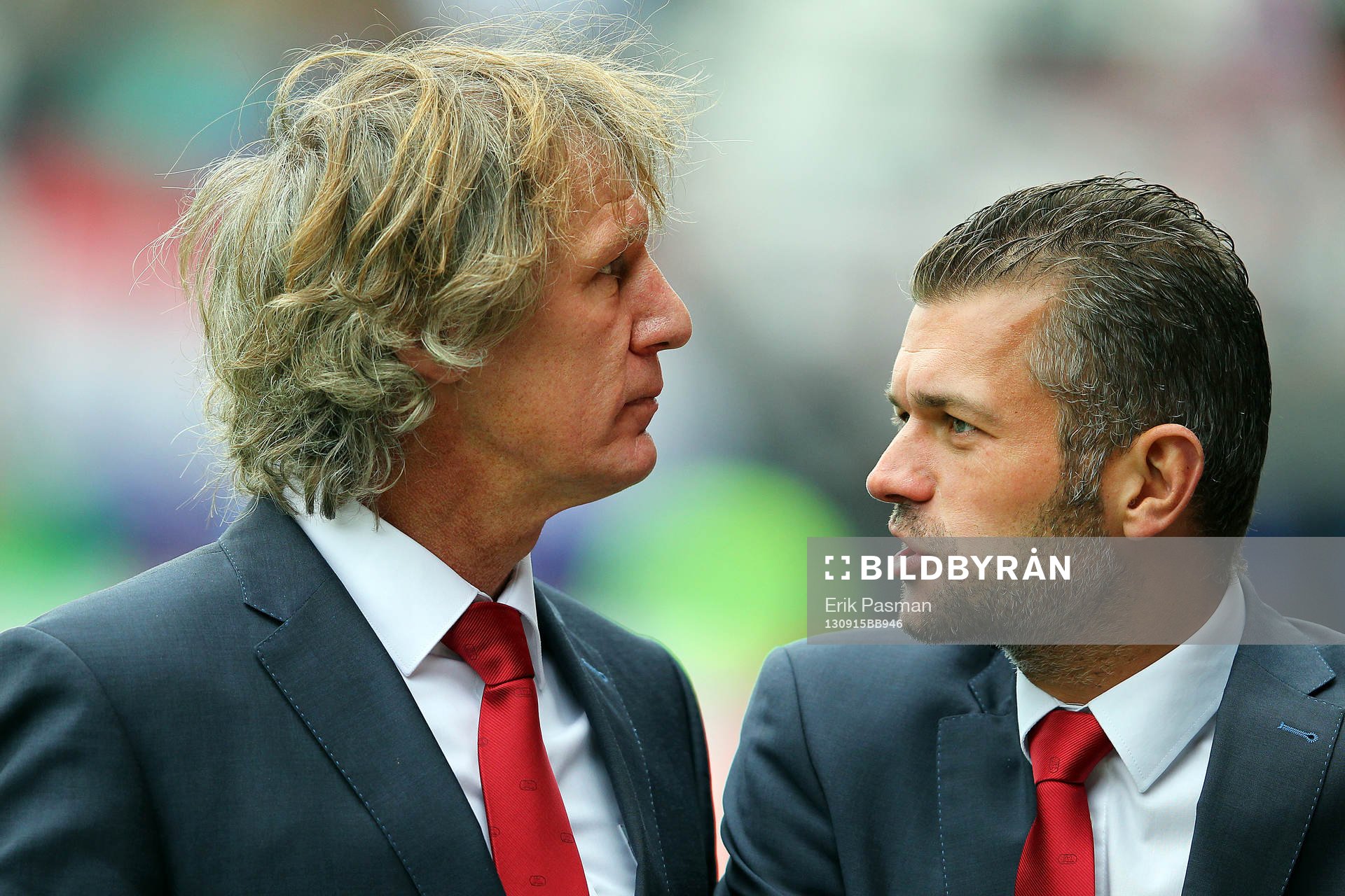ALKMAAR - AZ - Go Ahead Eagles, Eredivisie, voetbal, seizoen 2013-2014, AFAS Stadion, 15-09-2013, AZ trainer Gertjan Verbeek (l) met clubarts Joost van der Hoek (r)