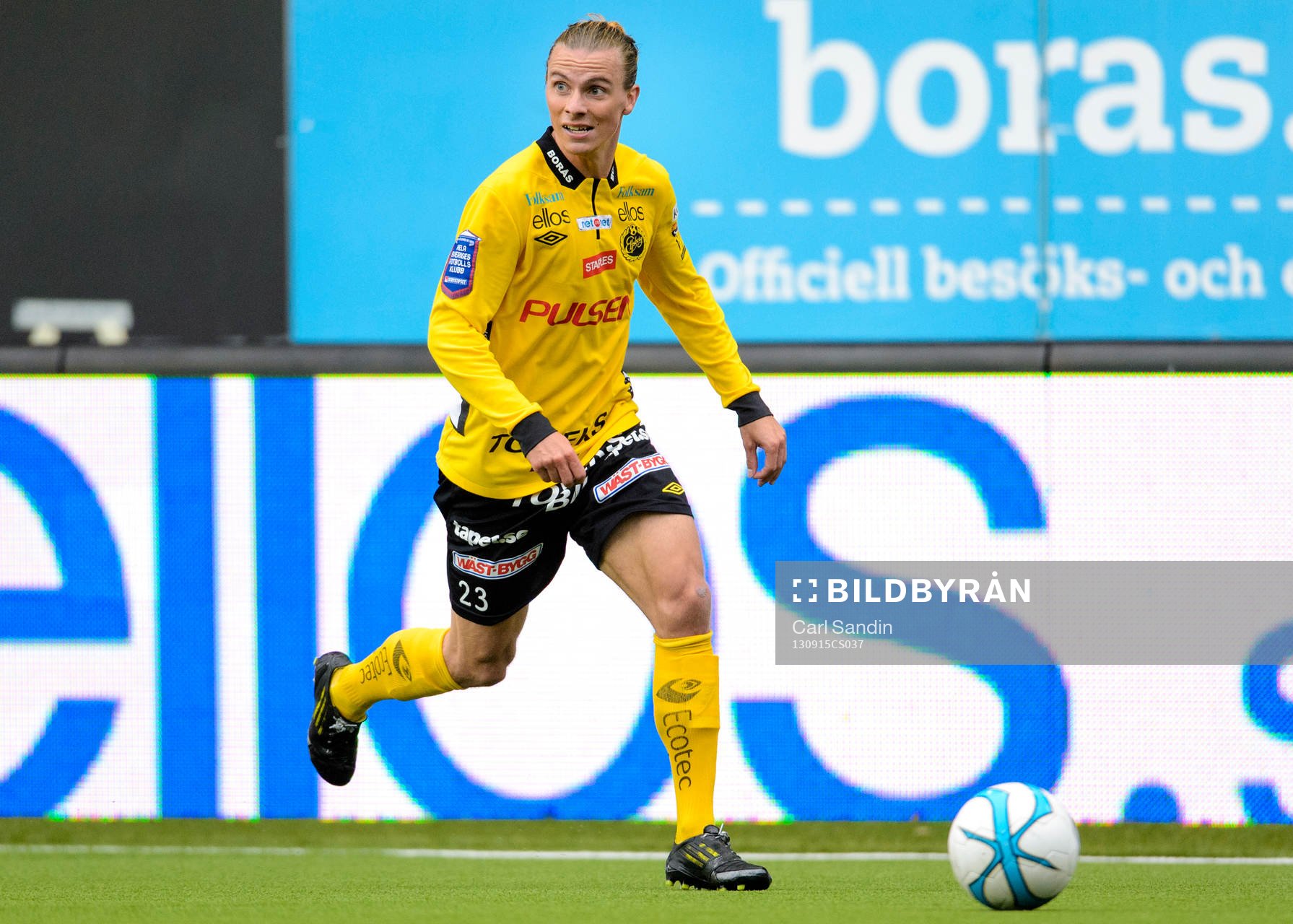 Elfsborgs Niklas Hult med bollen