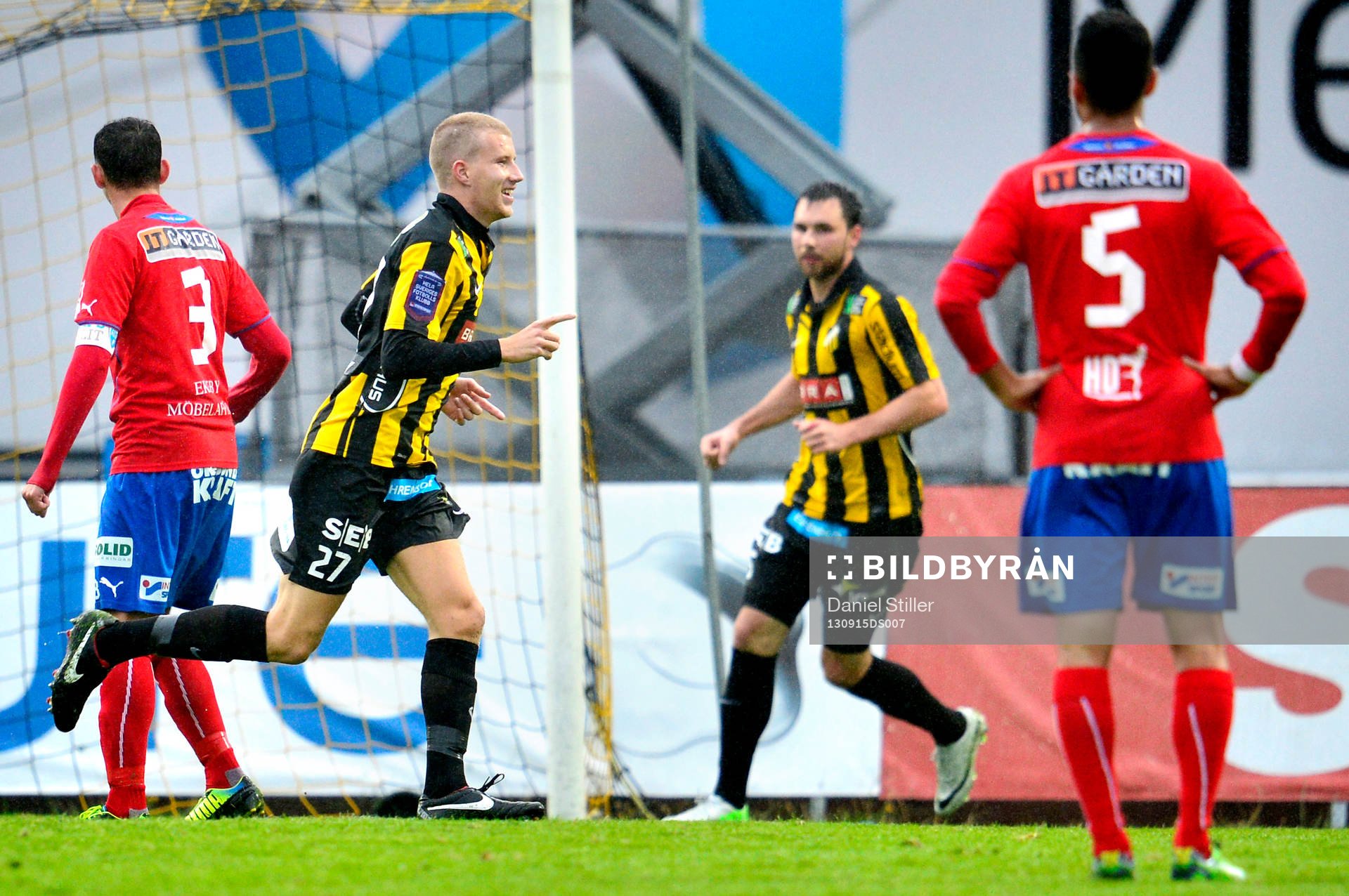 Häckens Simon Gustafson jublar