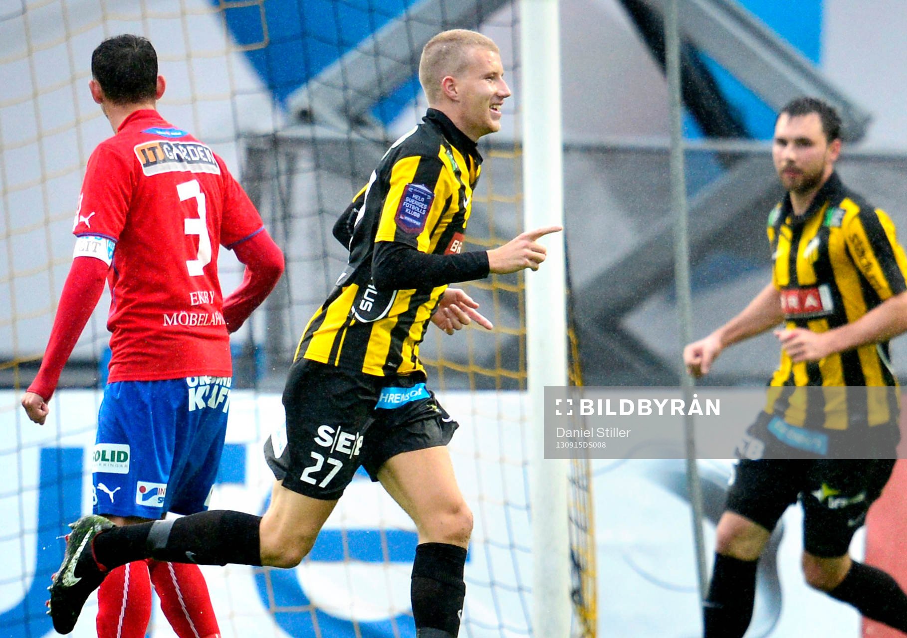 Häckens Simon Gustafson jublar