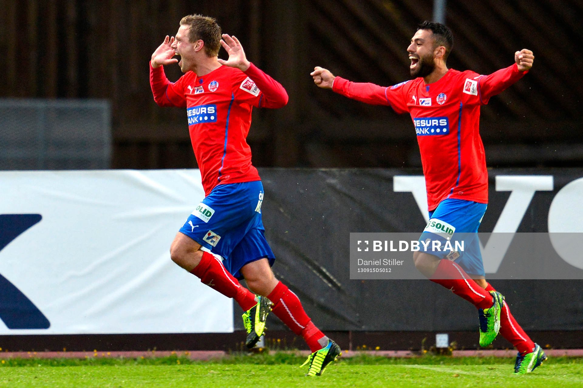 Helsingborgs Arnor Smarason jublar med Imad Khalili