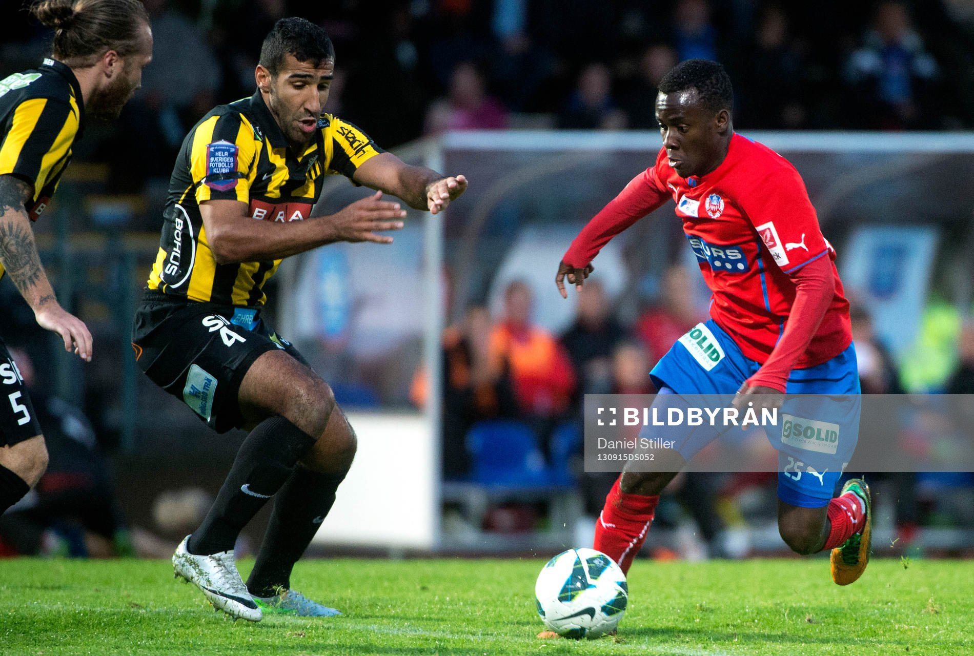Helsingborgs David Accam utmanar Häckens Mohammed Ali Khan
