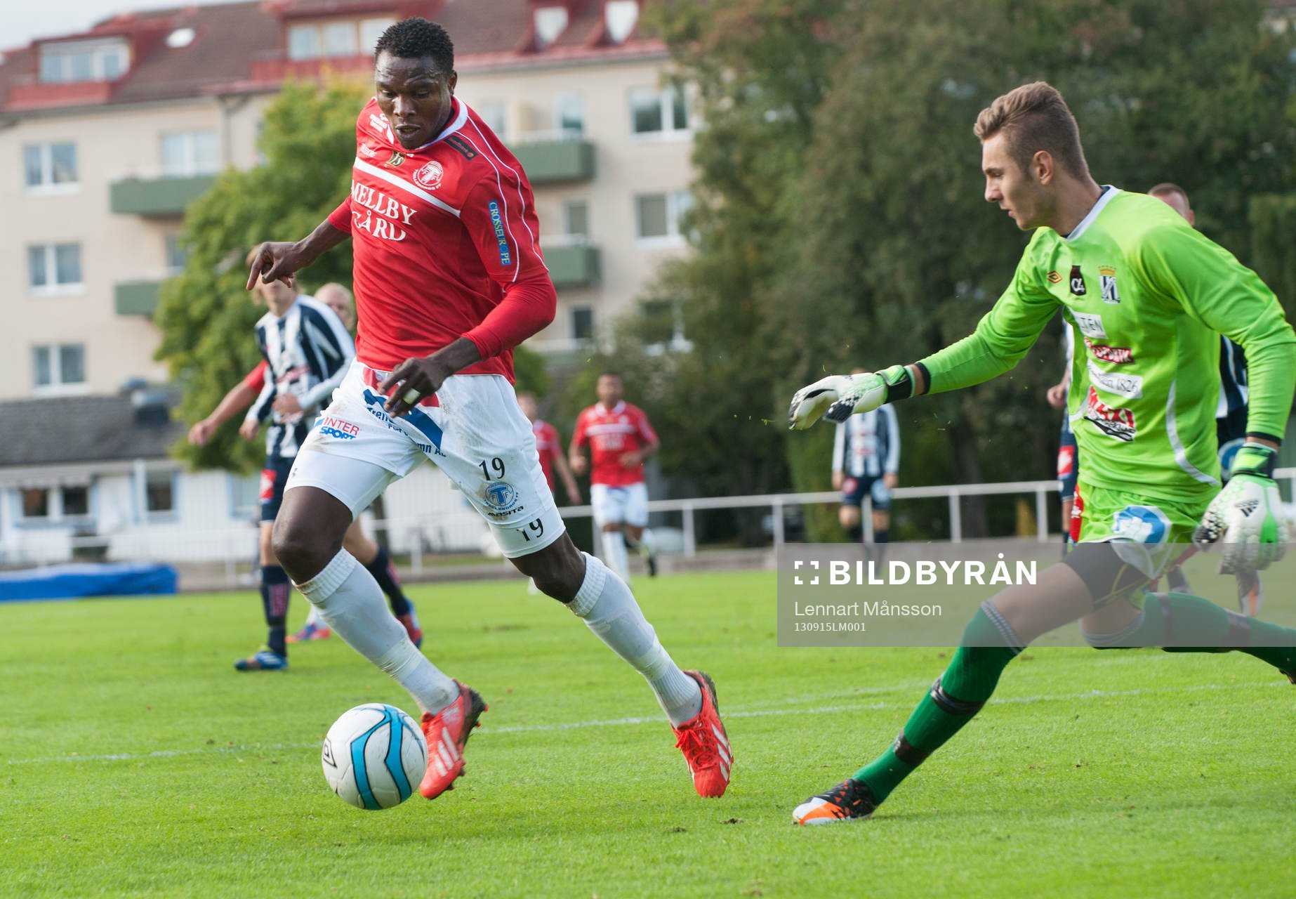 Edward Ofere, Trelleborg, fri med Kristianstads målvakt