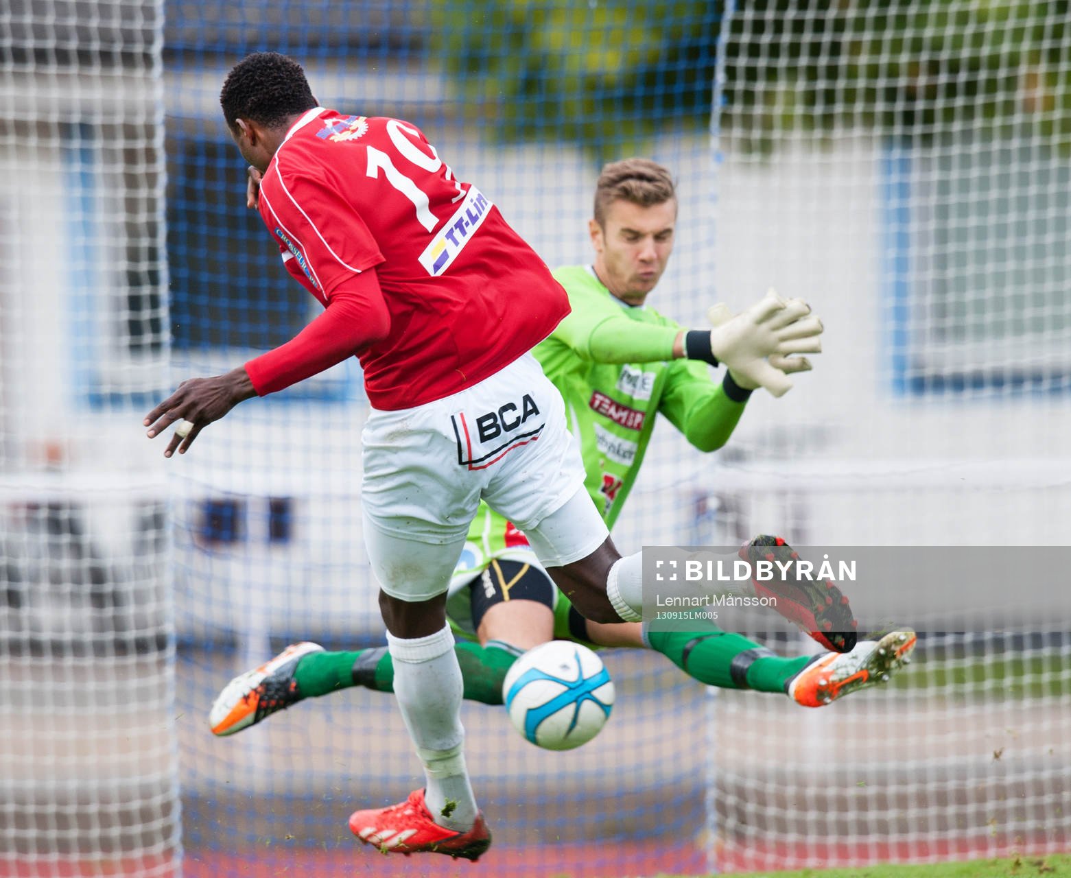 Edward Ofere, Trelleborg, fri med Kristianstads målvakt