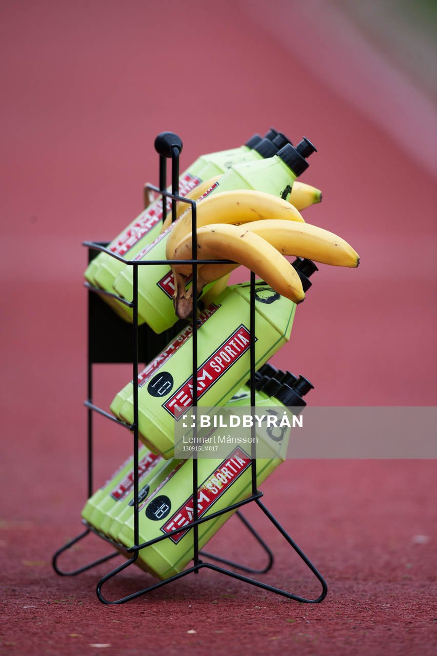 Vattenflaskor, bananer