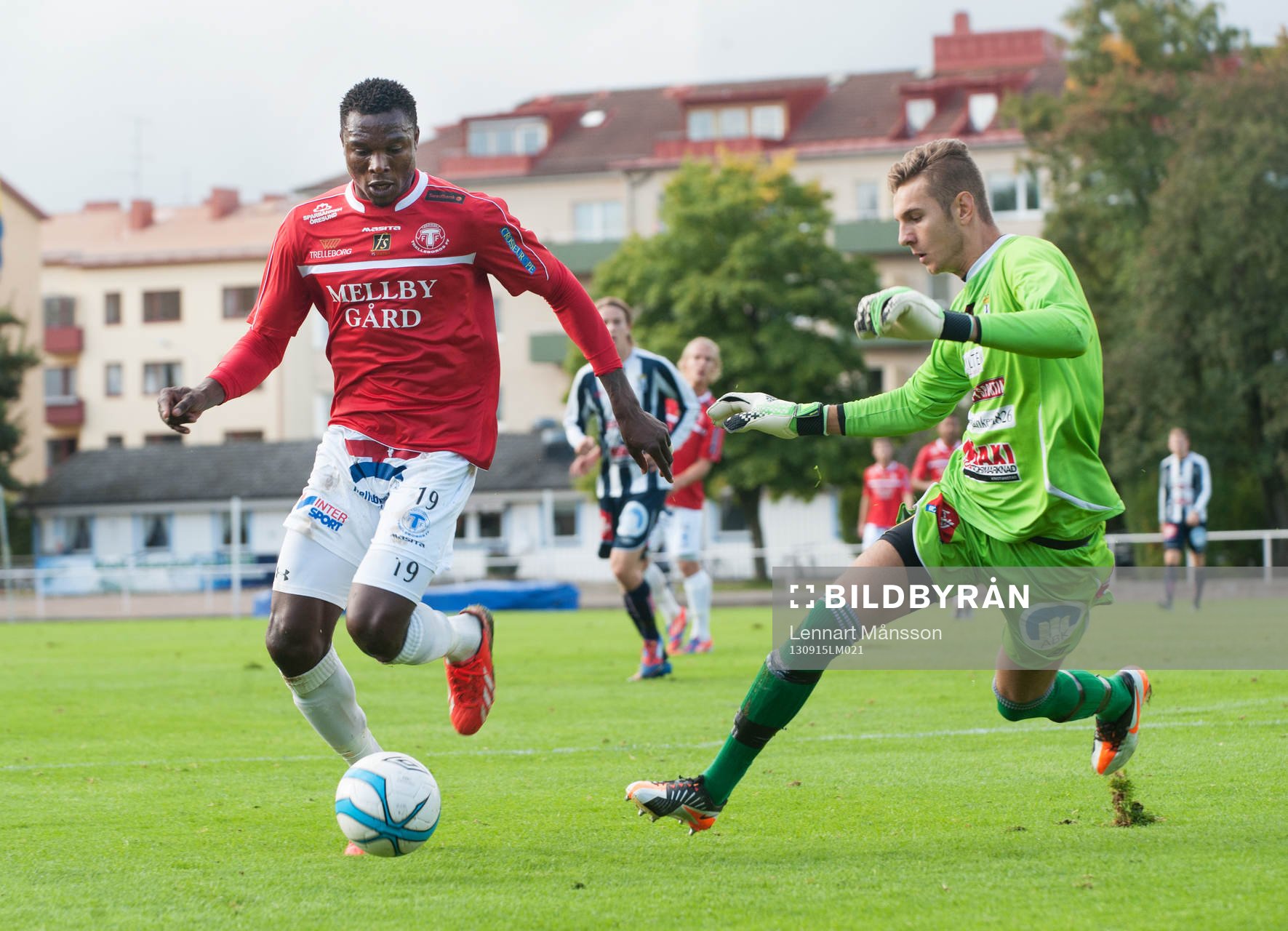 Edward Ofere, Trelleborg, fri med Kristianstads målvakt
