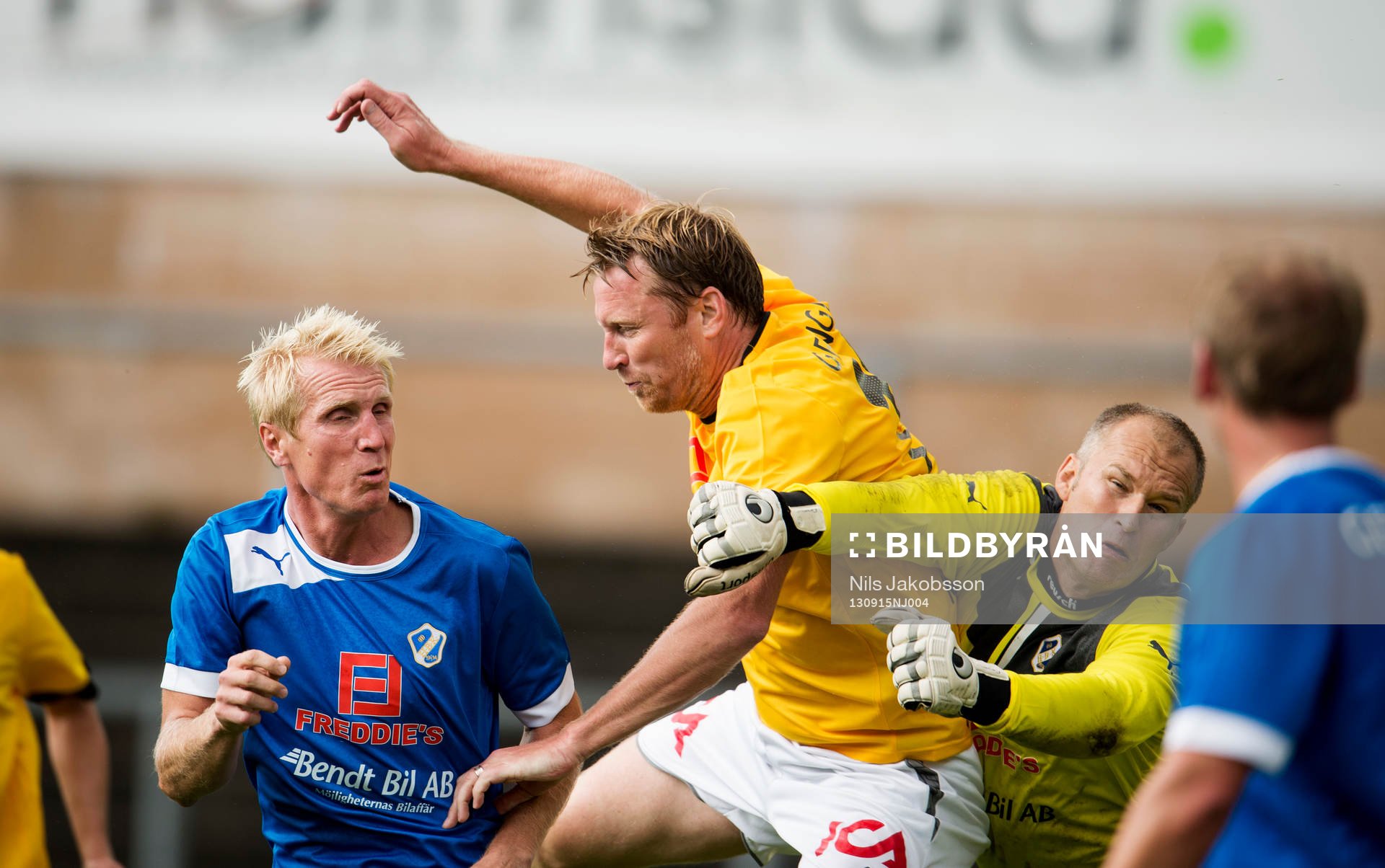 Petter Hansson, Kennet Andersson och målvakt Håkan Svensson under uppvisningsmatchen mellan Freddie -97 och All Star Team den 15 september 2013 i Halmstad.