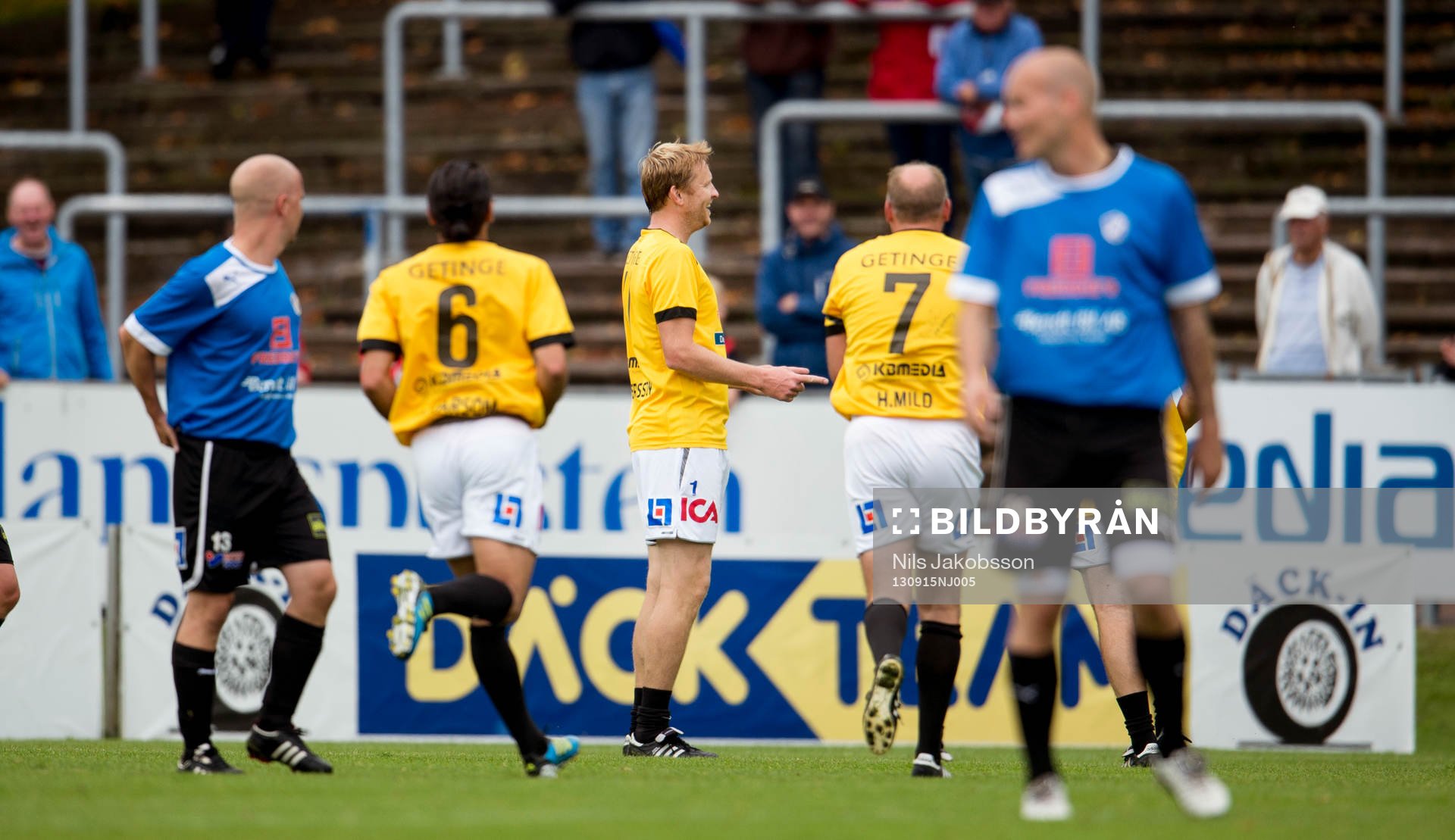Kennet Andersson kvitterar till 1-1 på straff och gör sin berömda målgest under uppvisningsmatchen mellan Freddie -97 och All Star Team den 15 september 2013 i Halmstad.