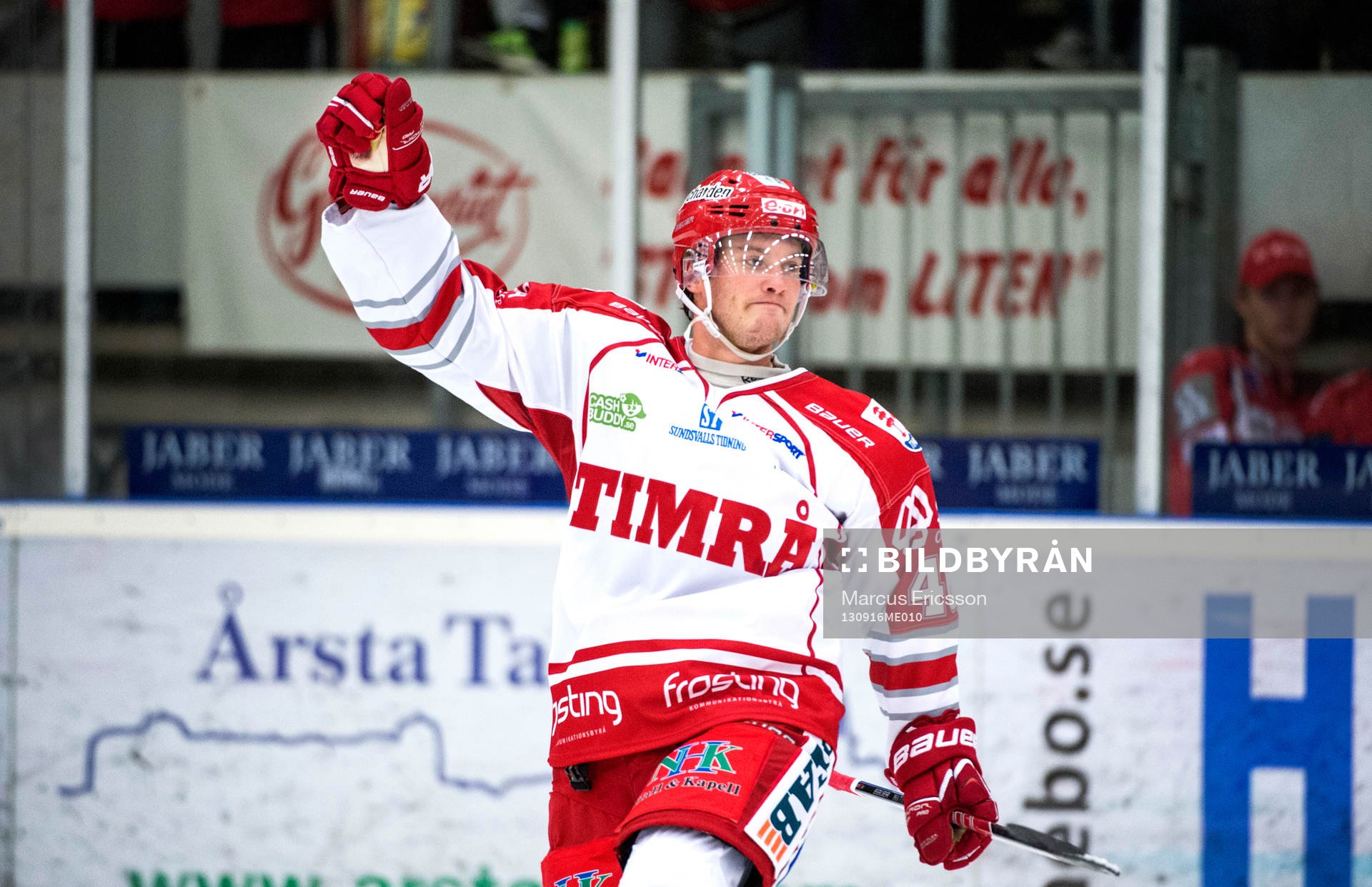 Timrås Oscar Johansson jublar