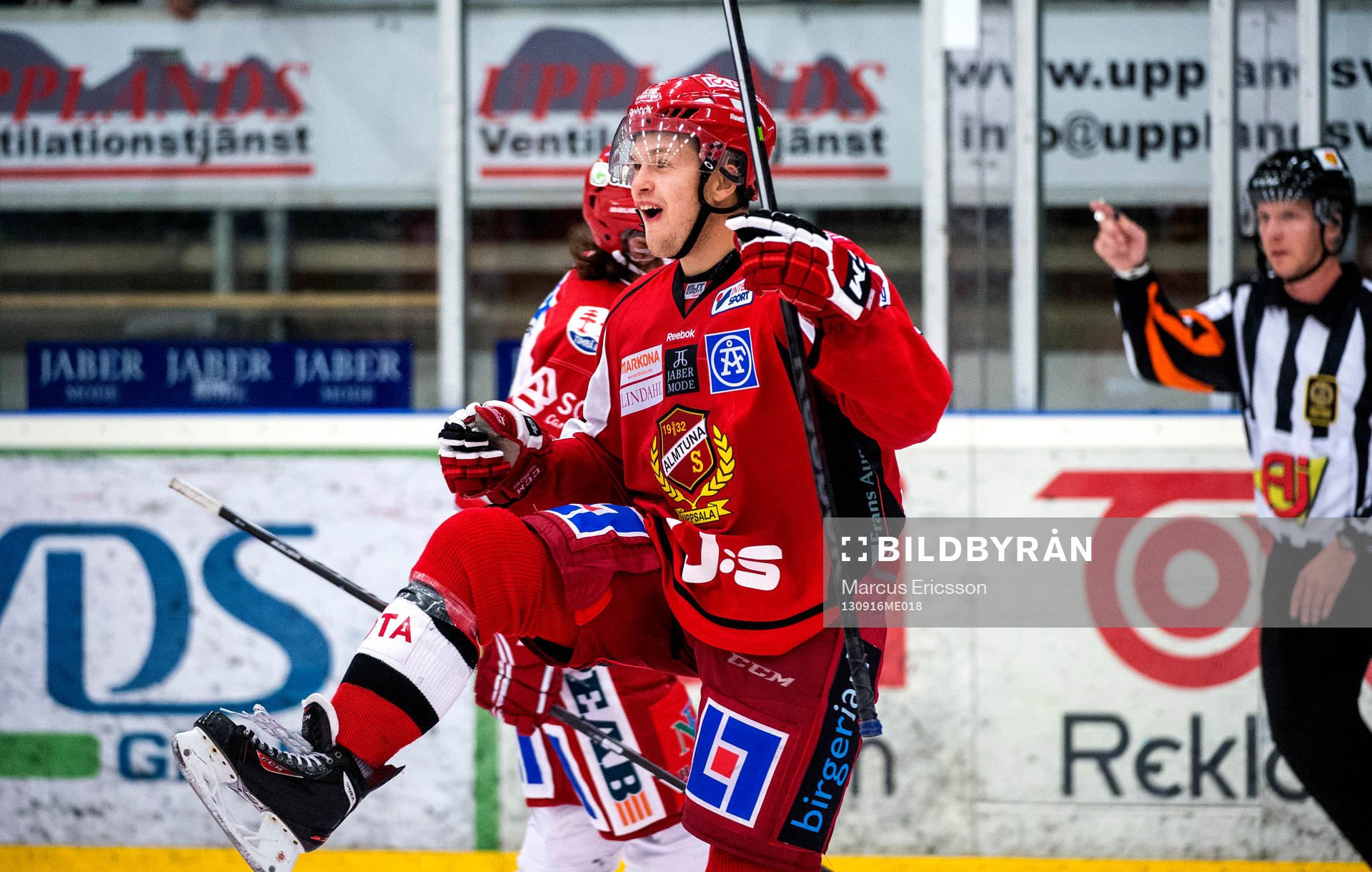 Almtunas Tobias Hage jublar