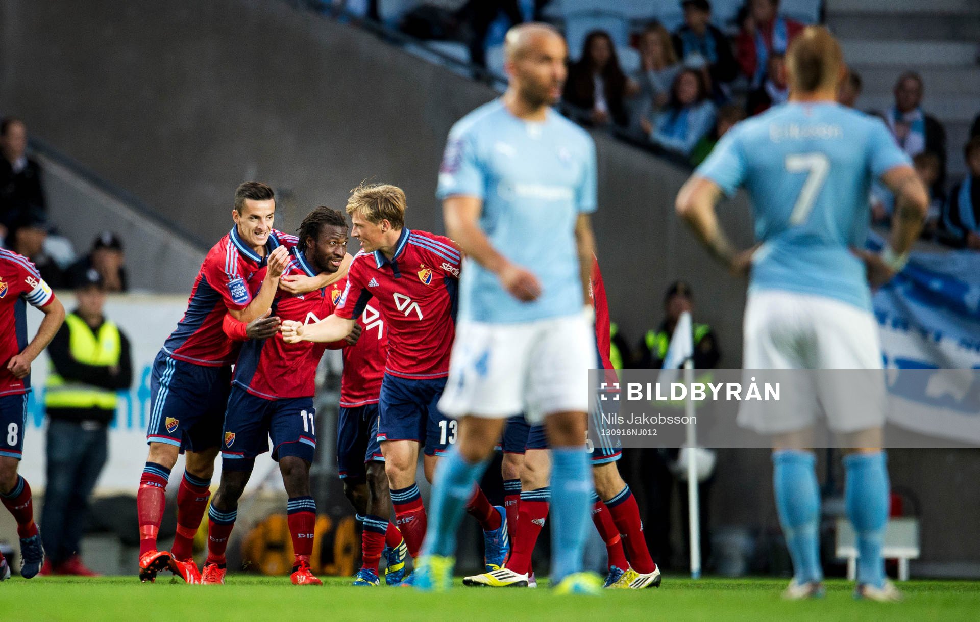 Djurgårdens Haris Radetinac och Amadou Jawo jublar