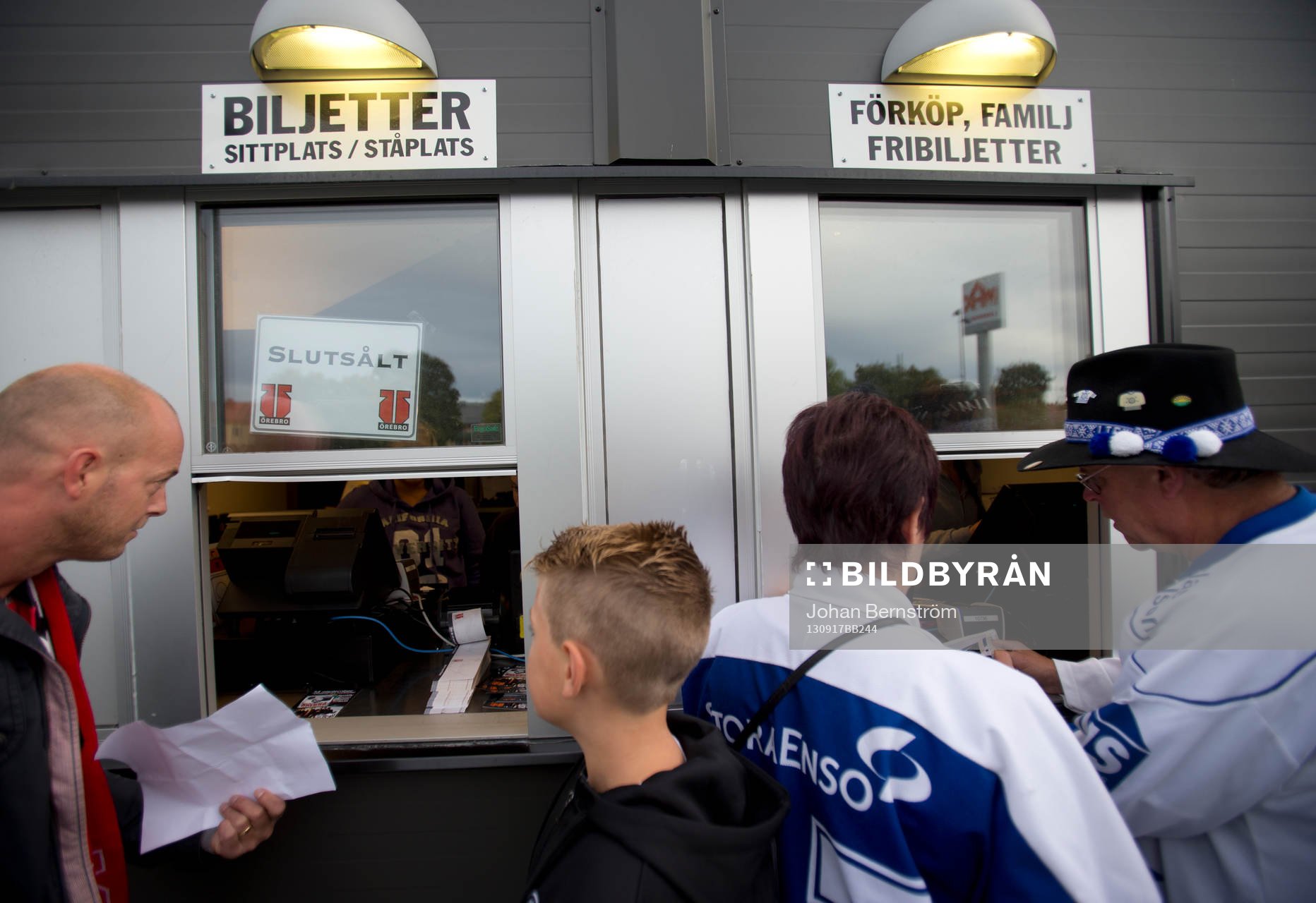 Behrn Arena och en slutsålt skylt Exteriör i SHL mellan