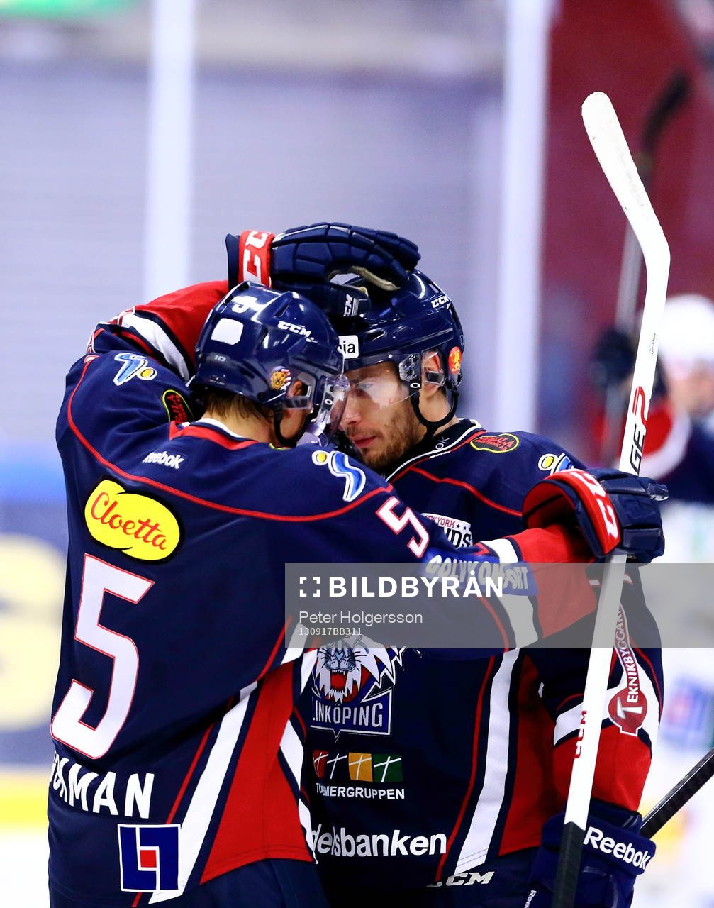 Linköpings Mattias Bäckman och Magnus Johansson i matchen