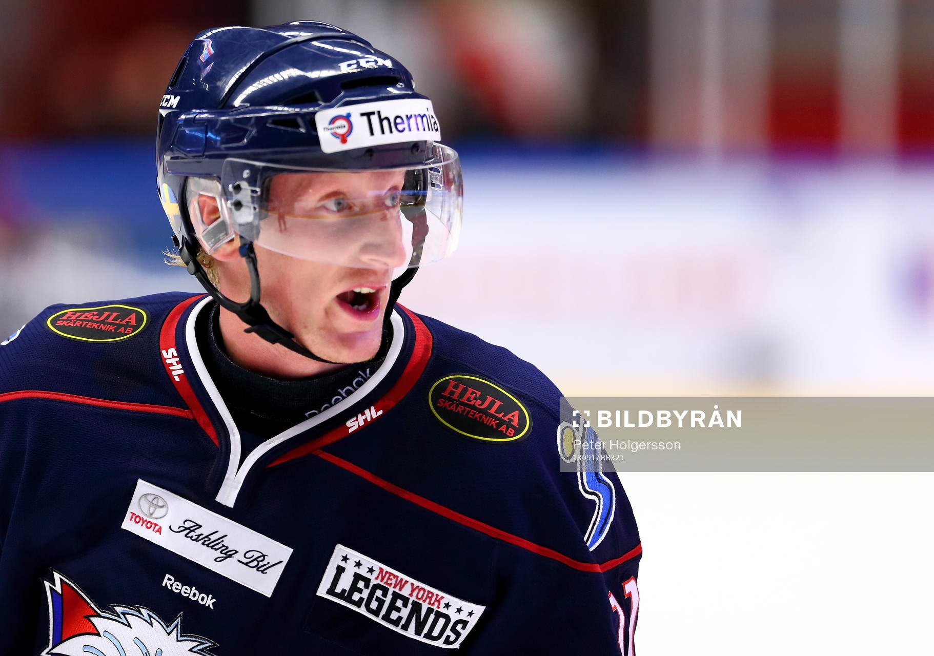 Linköpings Simon Hjalmarsson i matchen mellan Linköping