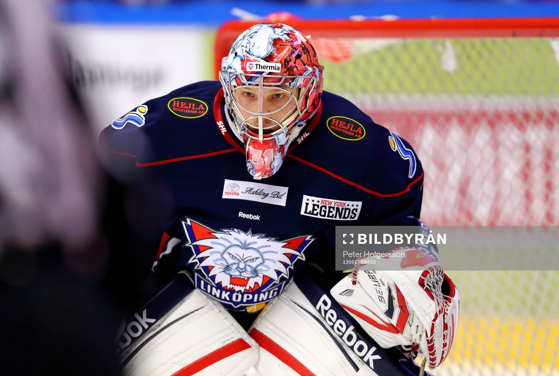 Linköpings målvakt Christian Engstrand i matchen mellan