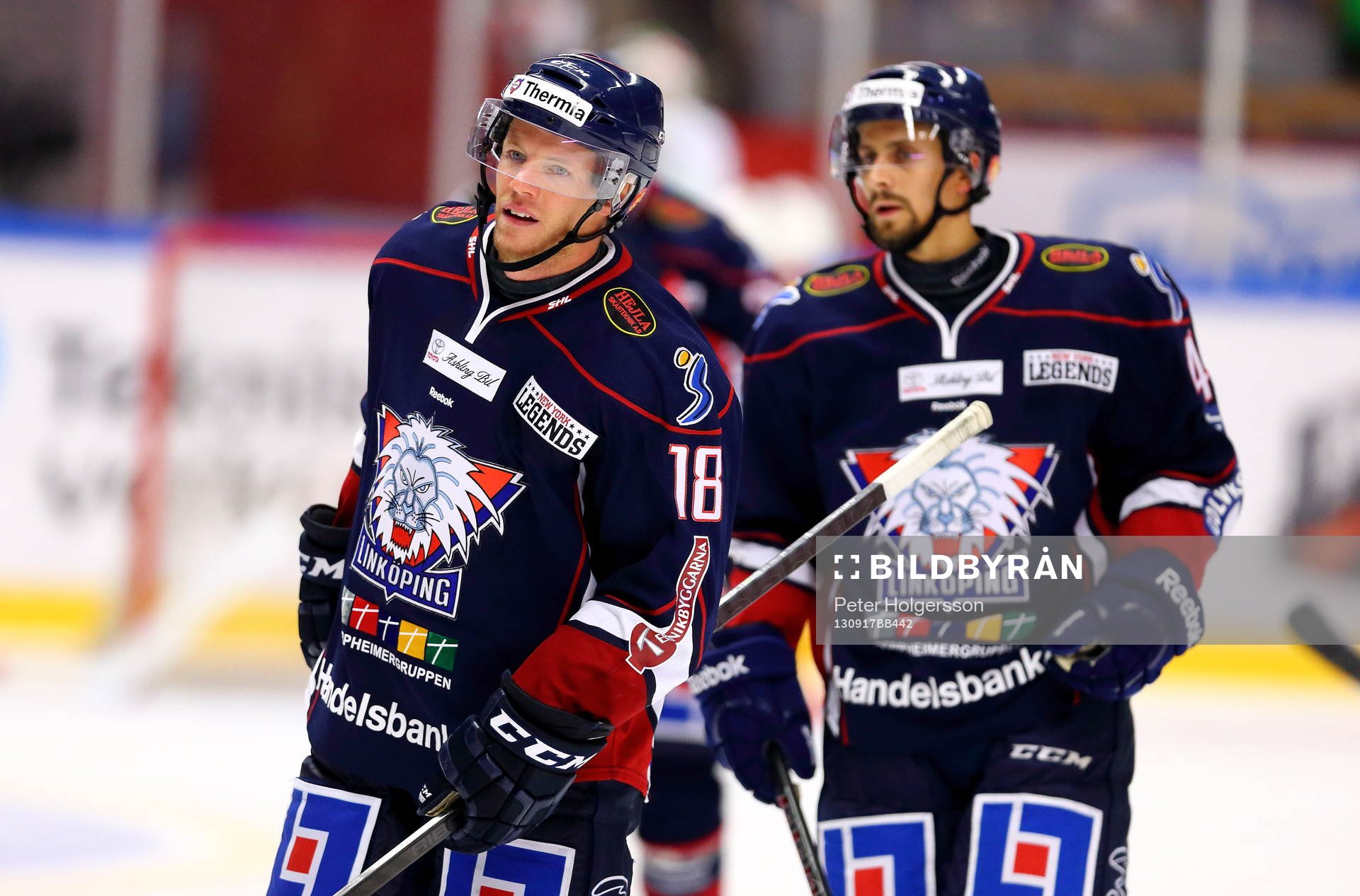 Linköpings Jonas Almtorp och Daniel Grillfors i matchen