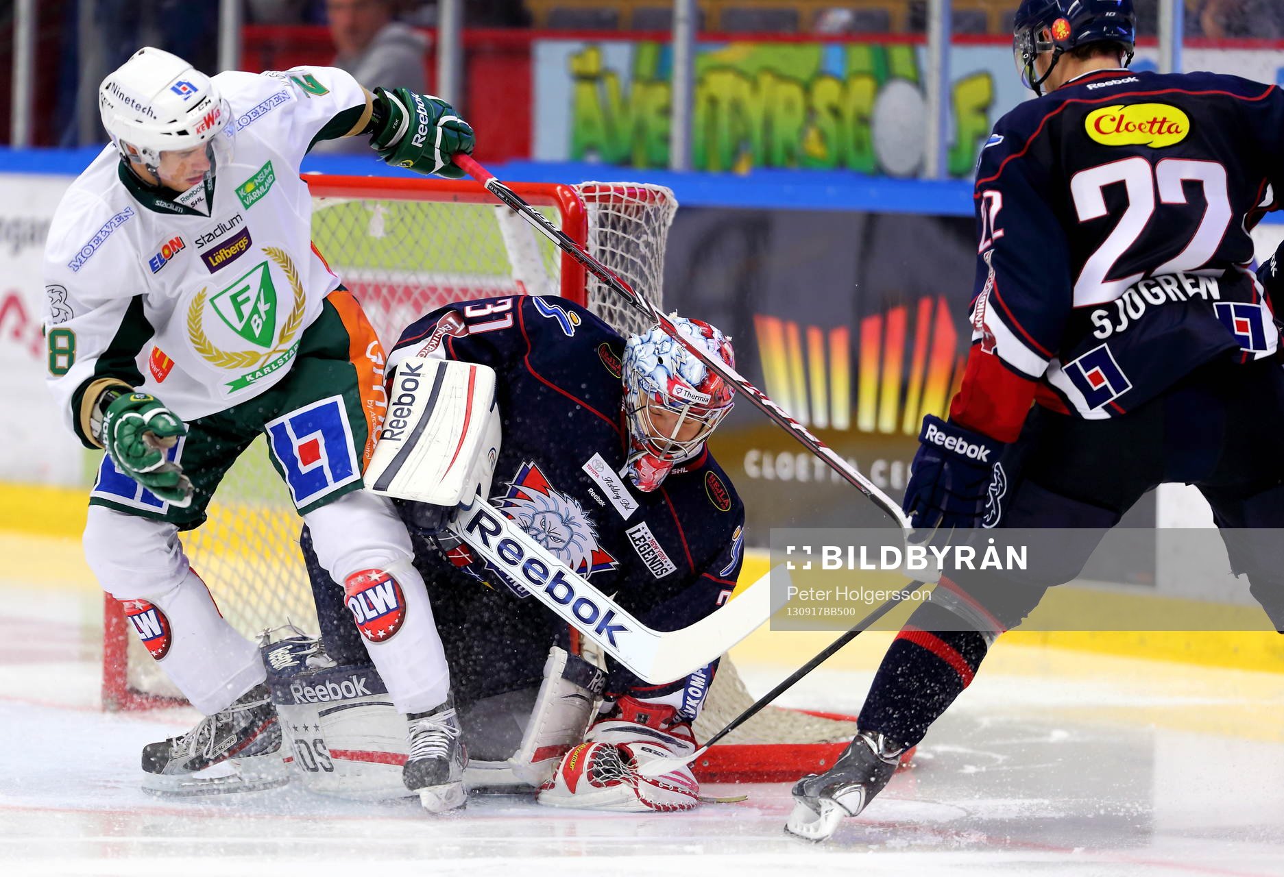 Färjestads Tomas Hyka och Linköpings målvakt Christian