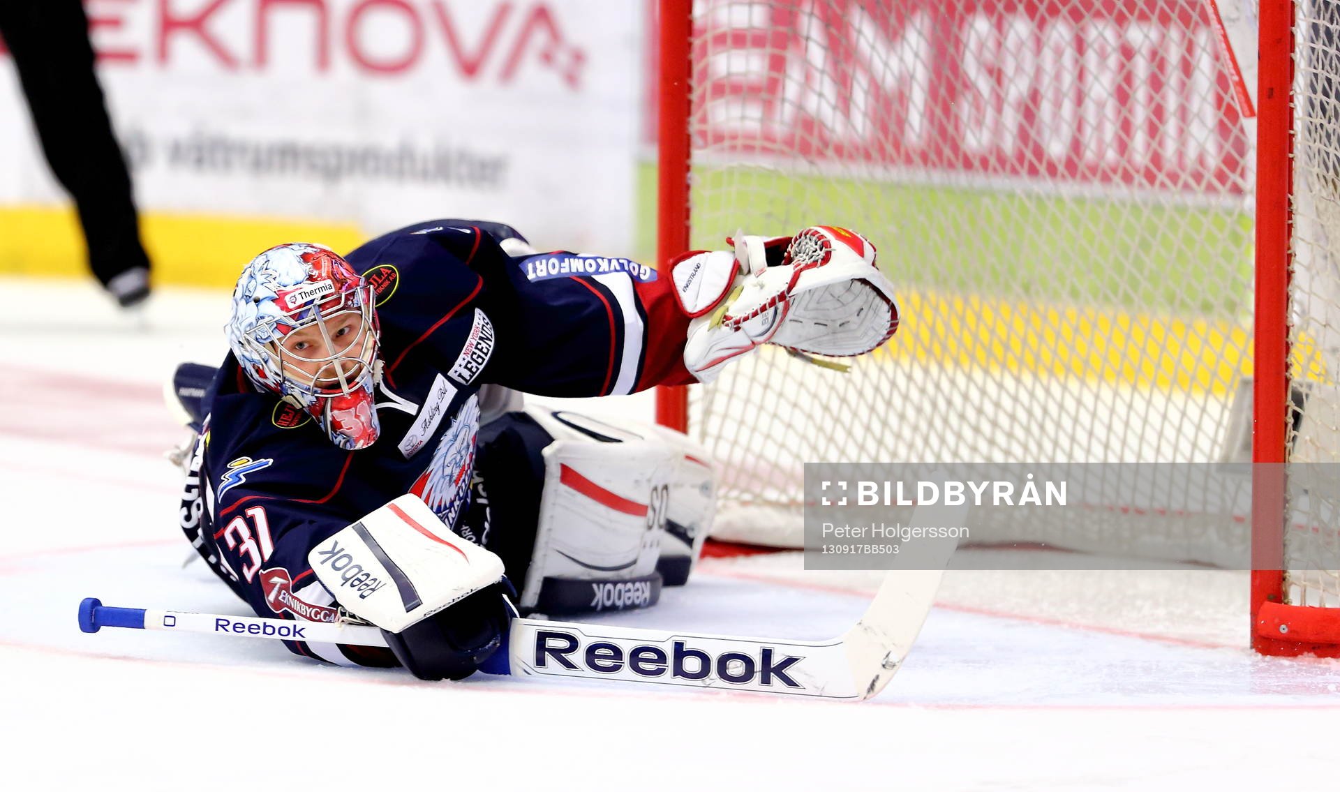 Linköpings målvakt Christian Engstrand i matchen mellan