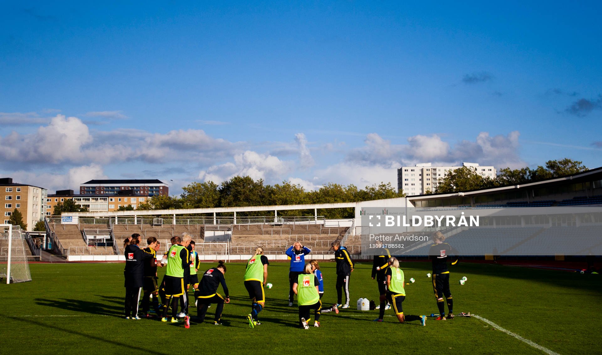 Laget tränar på Malmö Stadion