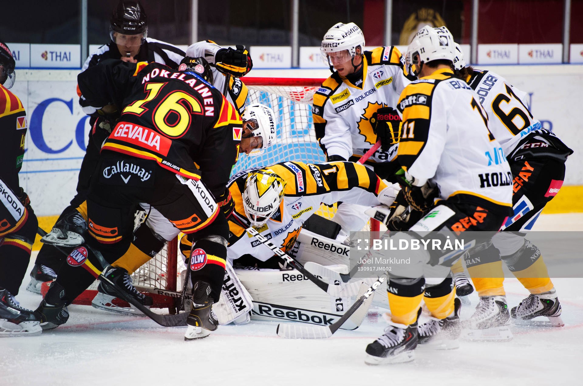 Brynäs Petteri Nokelainen oroar framför Skellefteås