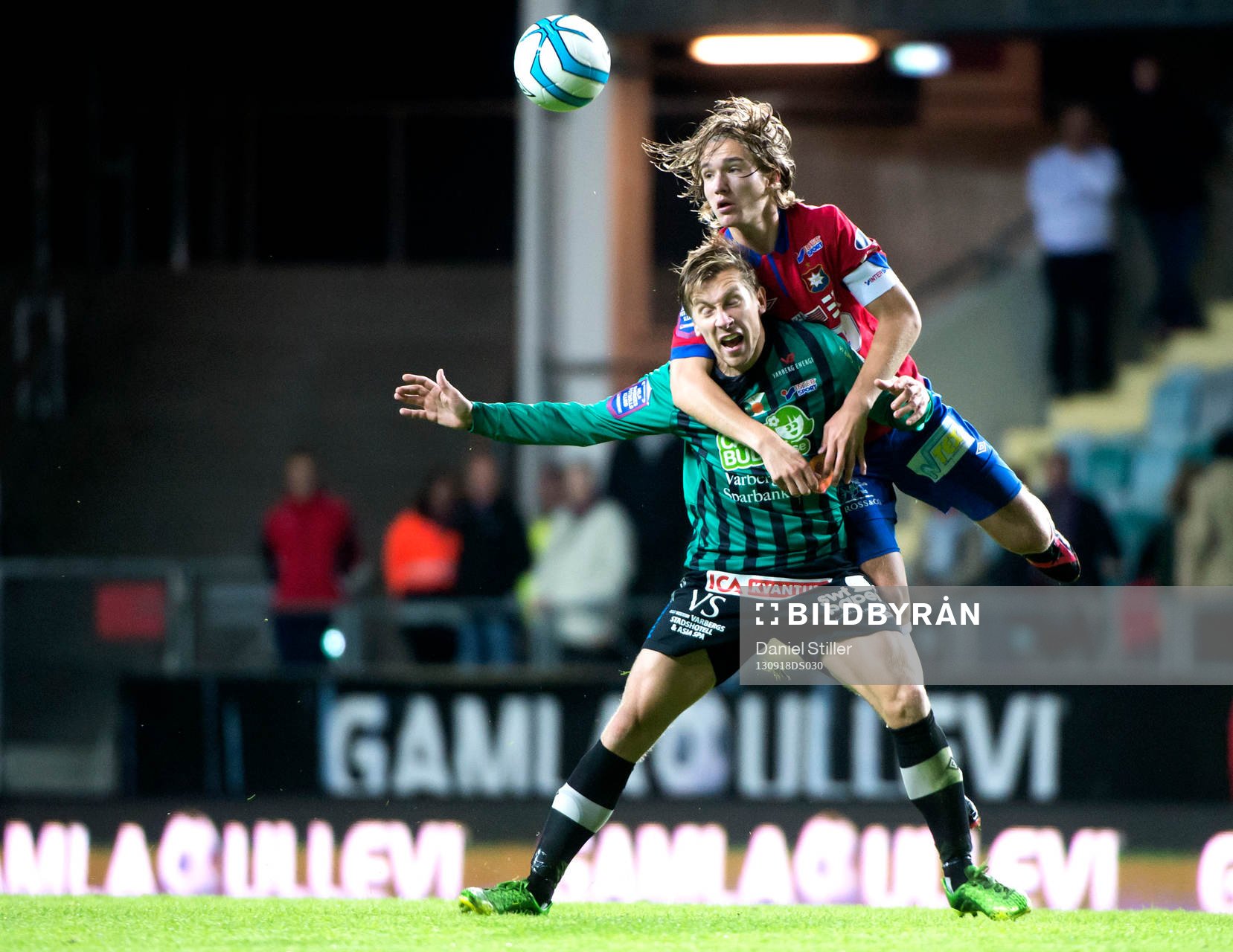 Örgrytes Jakob Lindström när högre än Varbergs Pierre