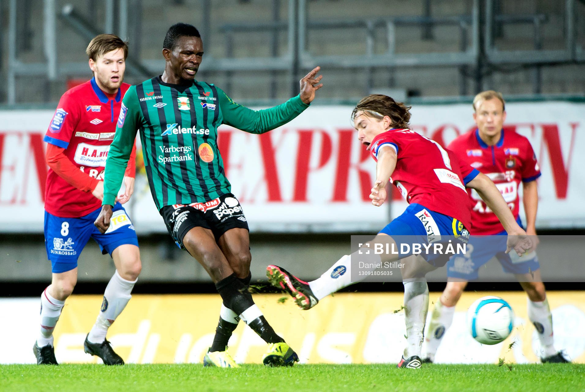 Varbergs Ibrahim Koroma spelar förbi Örgrytes Jakob